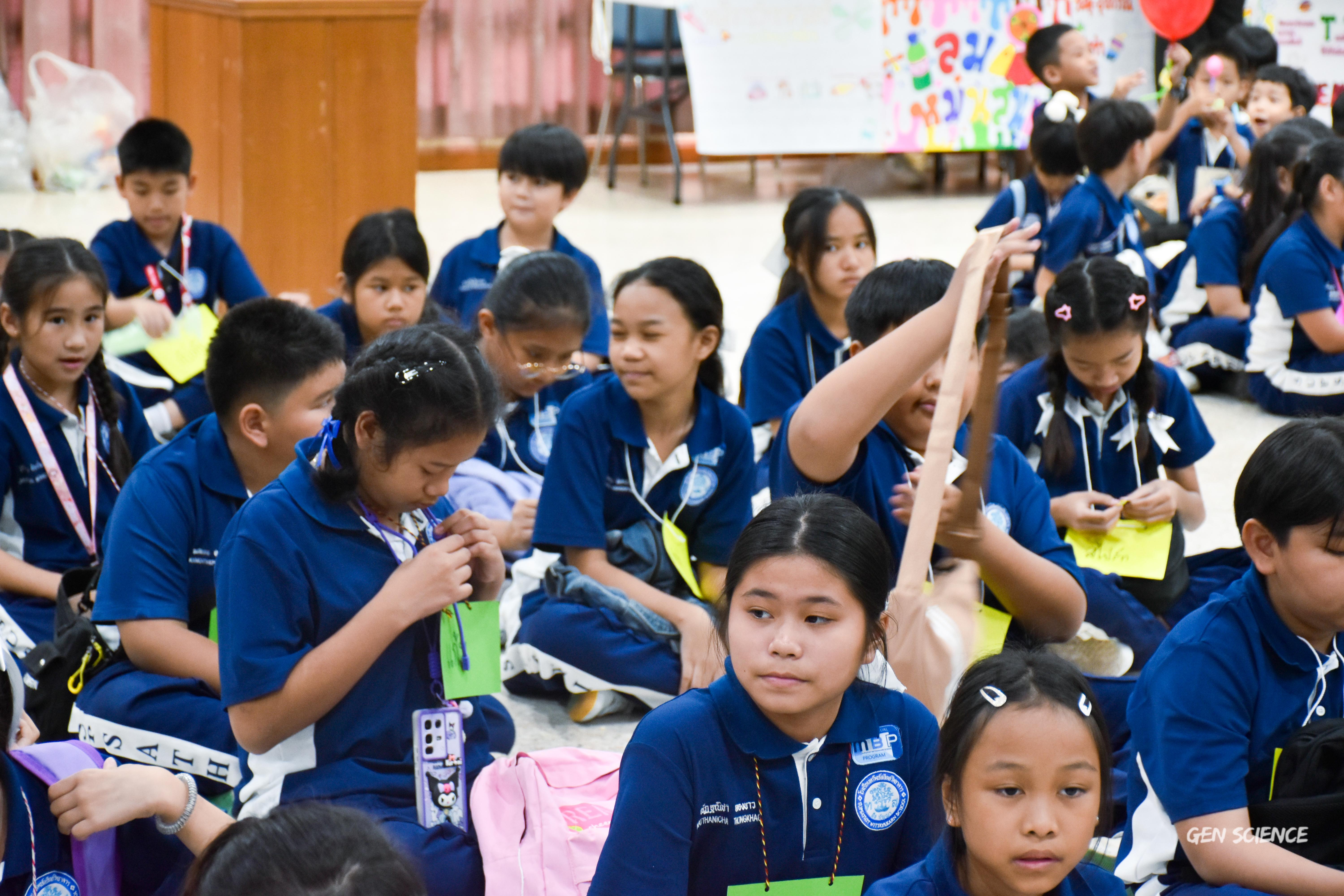 29. วันที่ 27 กันยายน 2568 ผศ.ดร.ปราณี เลิศแก้ว ดร.ธิดารัตน์ พรหมมา และนักศึกษาโปรแกรมวิชาวิทยาศาสตร์ทั่วไป คณะครุศาสตร์ จัดกิจกรรมค่าย STEM ให้กับโรงเรียนทรัพย์สถิตย์วิทยาคาร ณ หอประชุมทีปังกรรัศมีโชติ