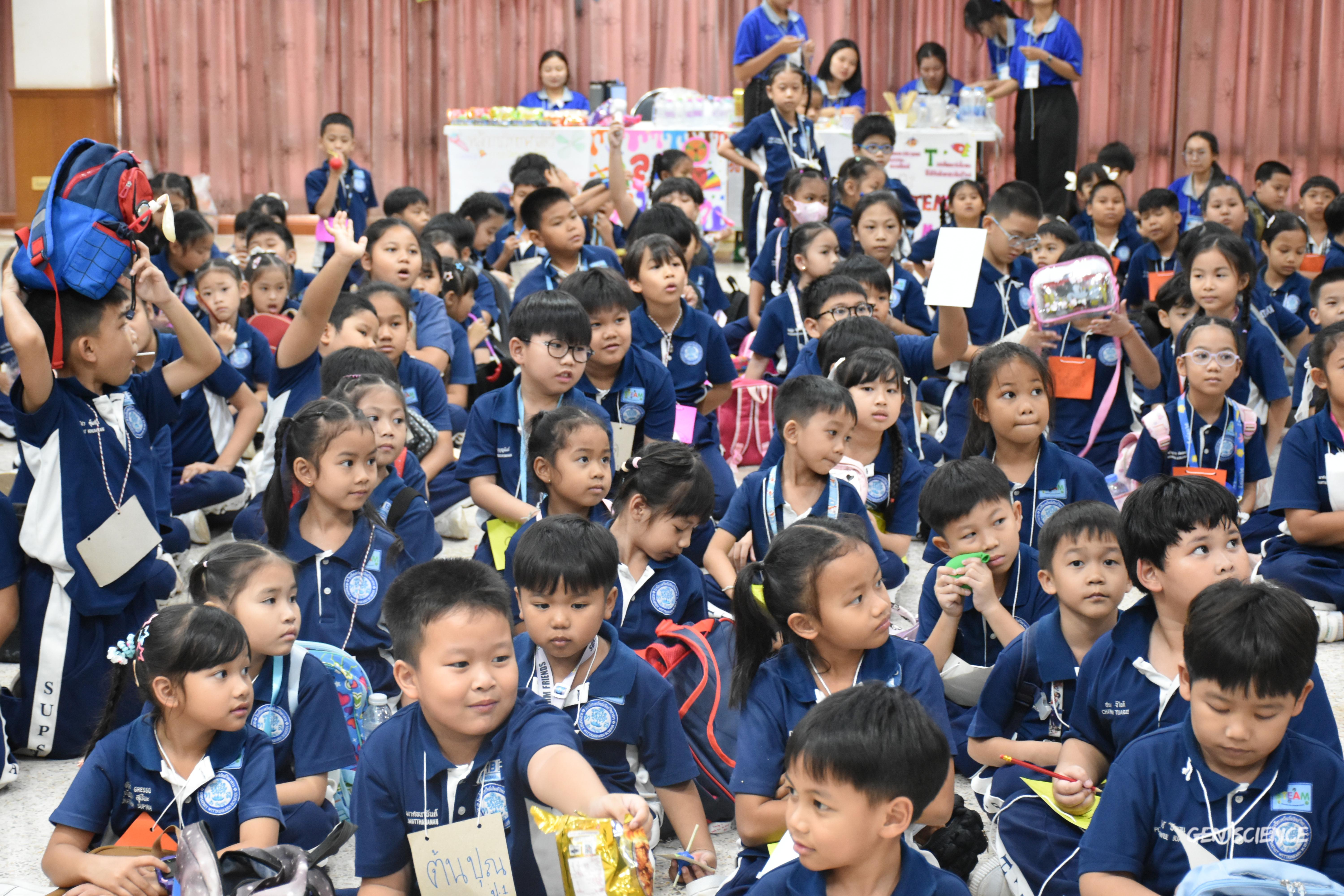 30. วันที่ 27 กันยายน 2568 ผศ.ดร.ปราณี เลิศแก้ว ดร.ธิดารัตน์ พรหมมา และนักศึกษาโปรแกรมวิชาวิทยาศาสตร์ทั่วไป คณะครุศาสตร์ จัดกิจกรรมค่าย STEM ให้กับโรงเรียนทรัพย์สถิตย์วิทยาคาร ณ หอประชุมทีปังกรรัศมีโชติ