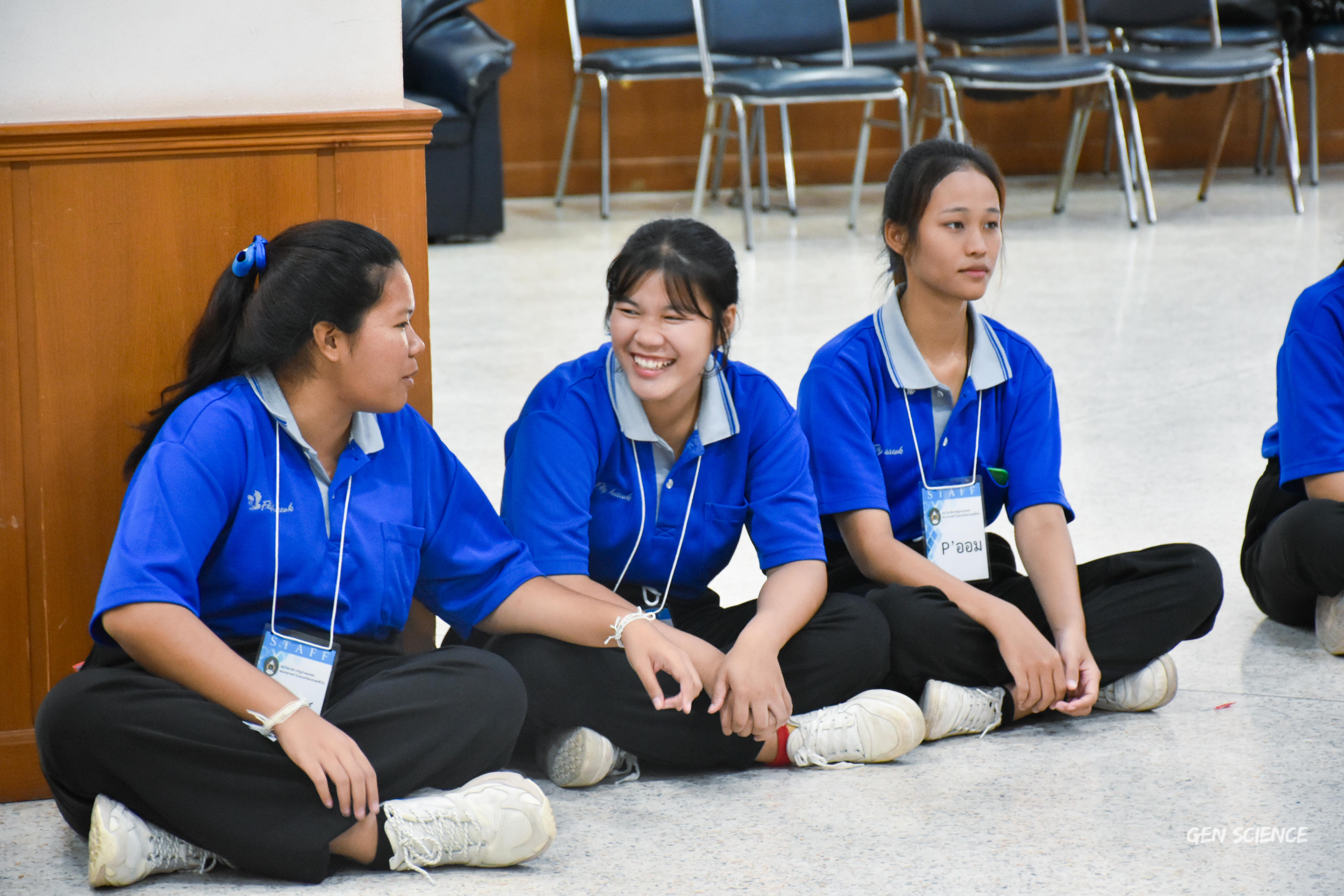 32. วันที่ 27 กันยายน 2568 ผศ.ดร.ปราณี เลิศแก้ว ดร.ธิดารัตน์ พรหมมา และนักศึกษาโปรแกรมวิชาวิทยาศาสตร์ทั่วไป คณะครุศาสตร์ จัดกิจกรรมค่าย STEM ให้กับโรงเรียนทรัพย์สถิตย์วิทยาคาร ณ หอประชุมทีปังกรรัศมีโชติ