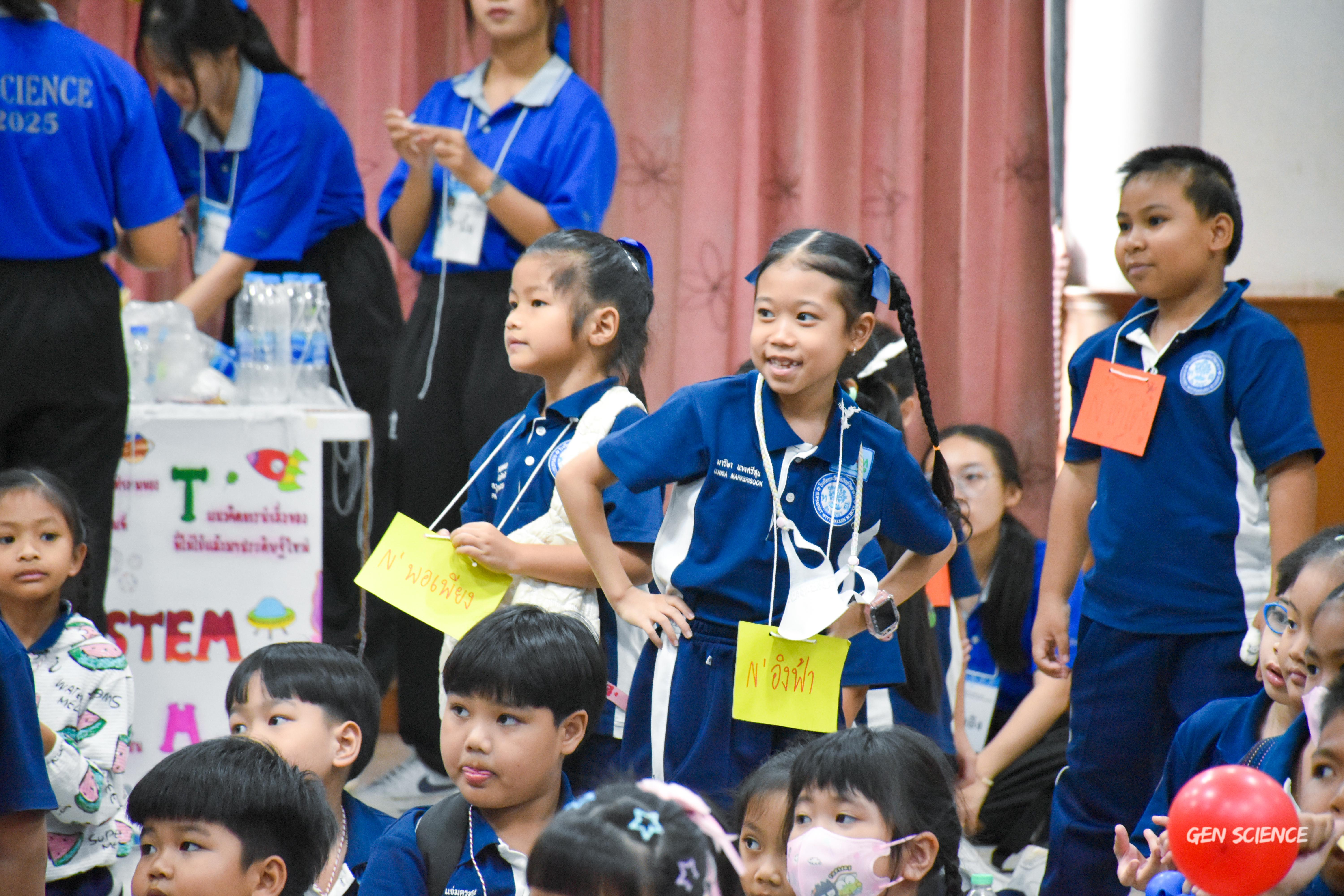 34. วันที่ 27 กันยายน 2568 ผศ.ดร.ปราณี เลิศแก้ว ดร.ธิดารัตน์ พรหมมา และนักศึกษาโปรแกรมวิชาวิทยาศาสตร์ทั่วไป คณะครุศาสตร์ จัดกิจกรรมค่าย STEM ให้กับโรงเรียนทรัพย์สถิตย์วิทยาคาร ณ หอประชุมทีปังกรรัศมีโชติ