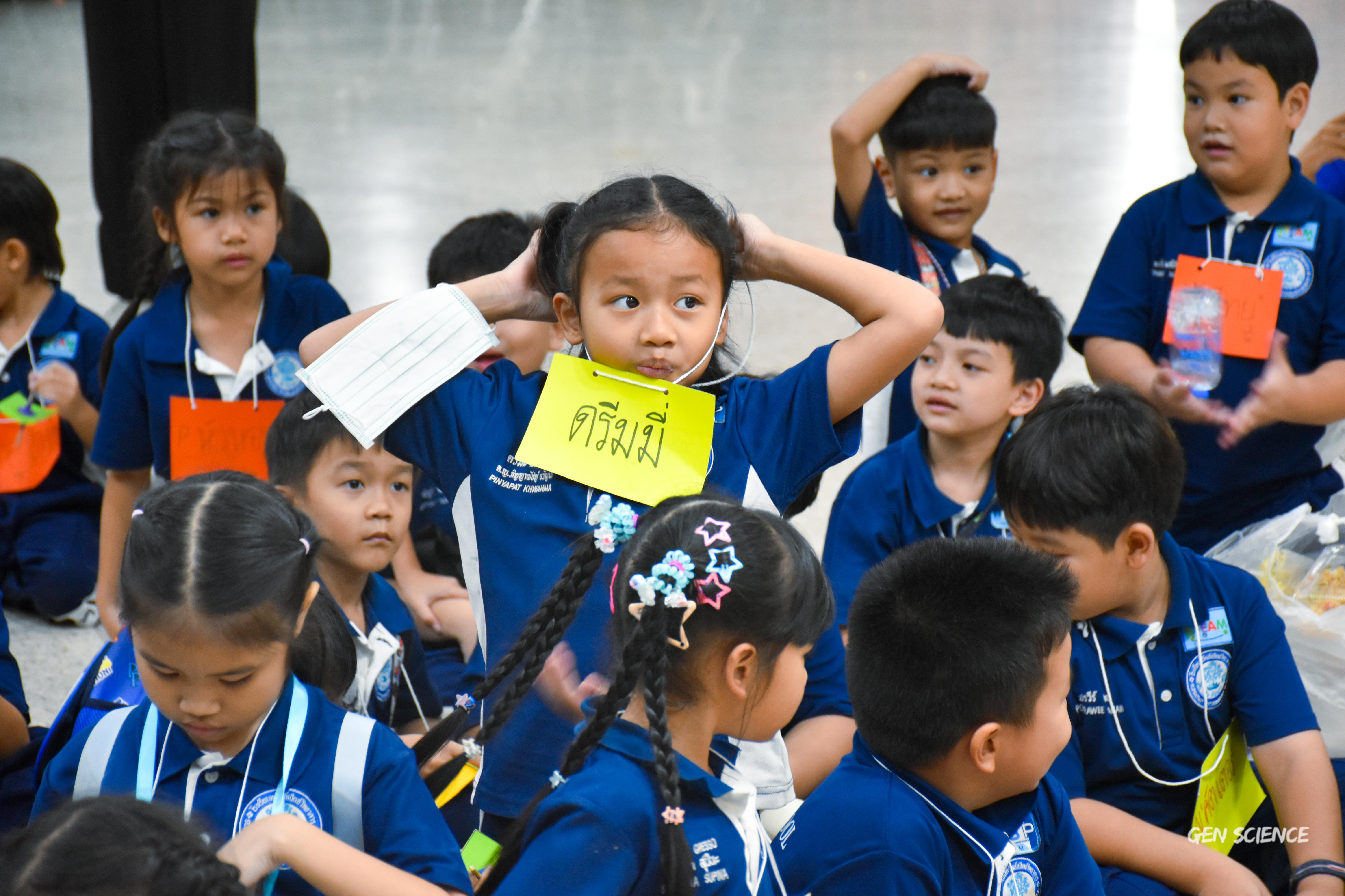 48. วันที่ 27 กันยายน 2568 ผศ.ดร.ปราณี เลิศแก้ว ดร.ธิดารัตน์ พรหมมา และนักศึกษาโปรแกรมวิชาวิทยาศาสตร์ทั่วไป คณะครุศาสตร์ จัดกิจกรรมค่าย STEM ให้กับโรงเรียนทรัพย์สถิตย์วิทยาคาร ณ หอประชุมทีปังกรรัศมีโชติ