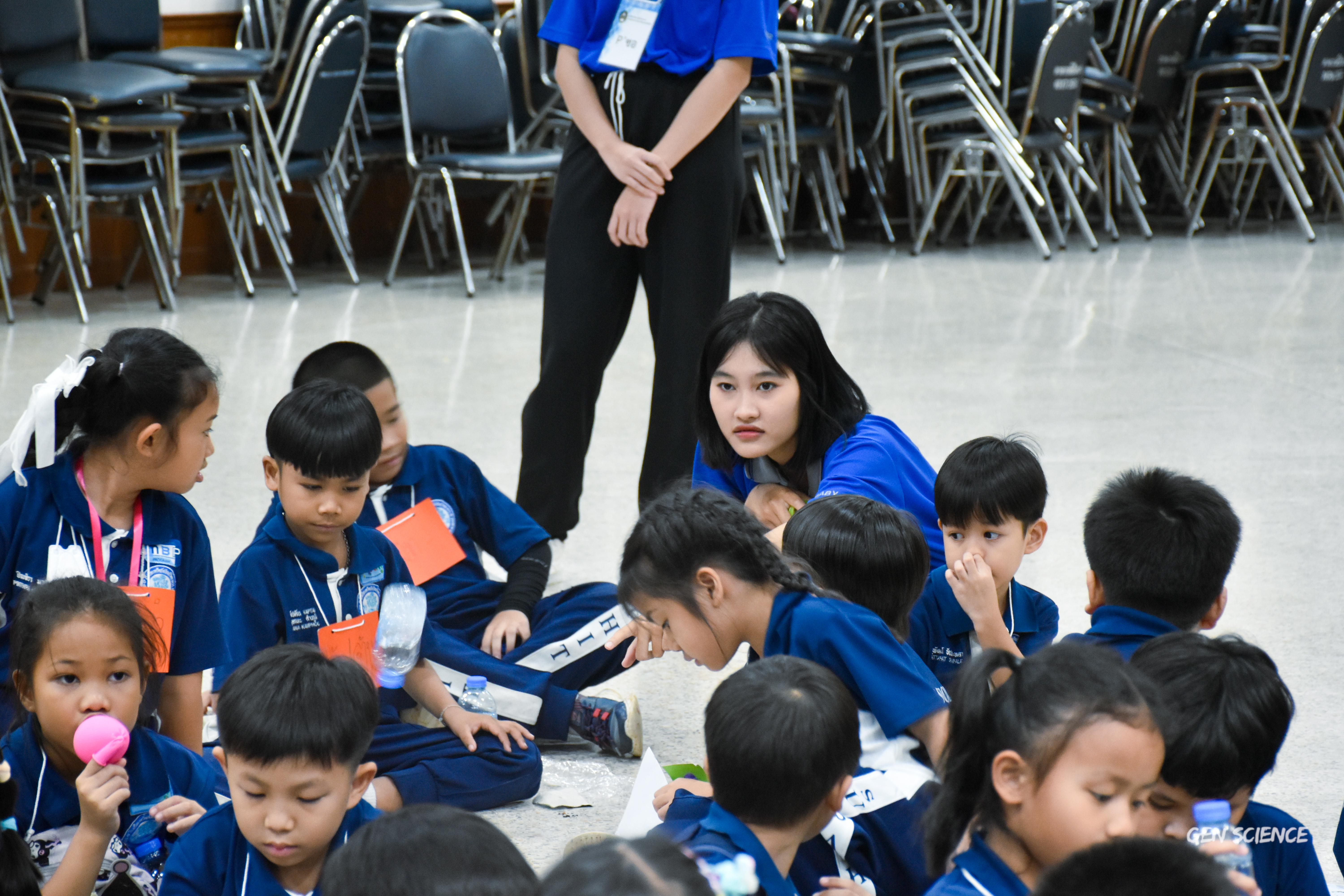 51. วันที่ 27 กันยายน 2568 ผศ.ดร.ปราณี เลิศแก้ว ดร.ธิดารัตน์ พรหมมา และนักศึกษาโปรแกรมวิชาวิทยาศาสตร์ทั่วไป คณะครุศาสตร์ จัดกิจกรรมค่าย STEM ให้กับโรงเรียนทรัพย์สถิตย์วิทยาคาร ณ หอประชุมทีปังกรรัศมีโชติ