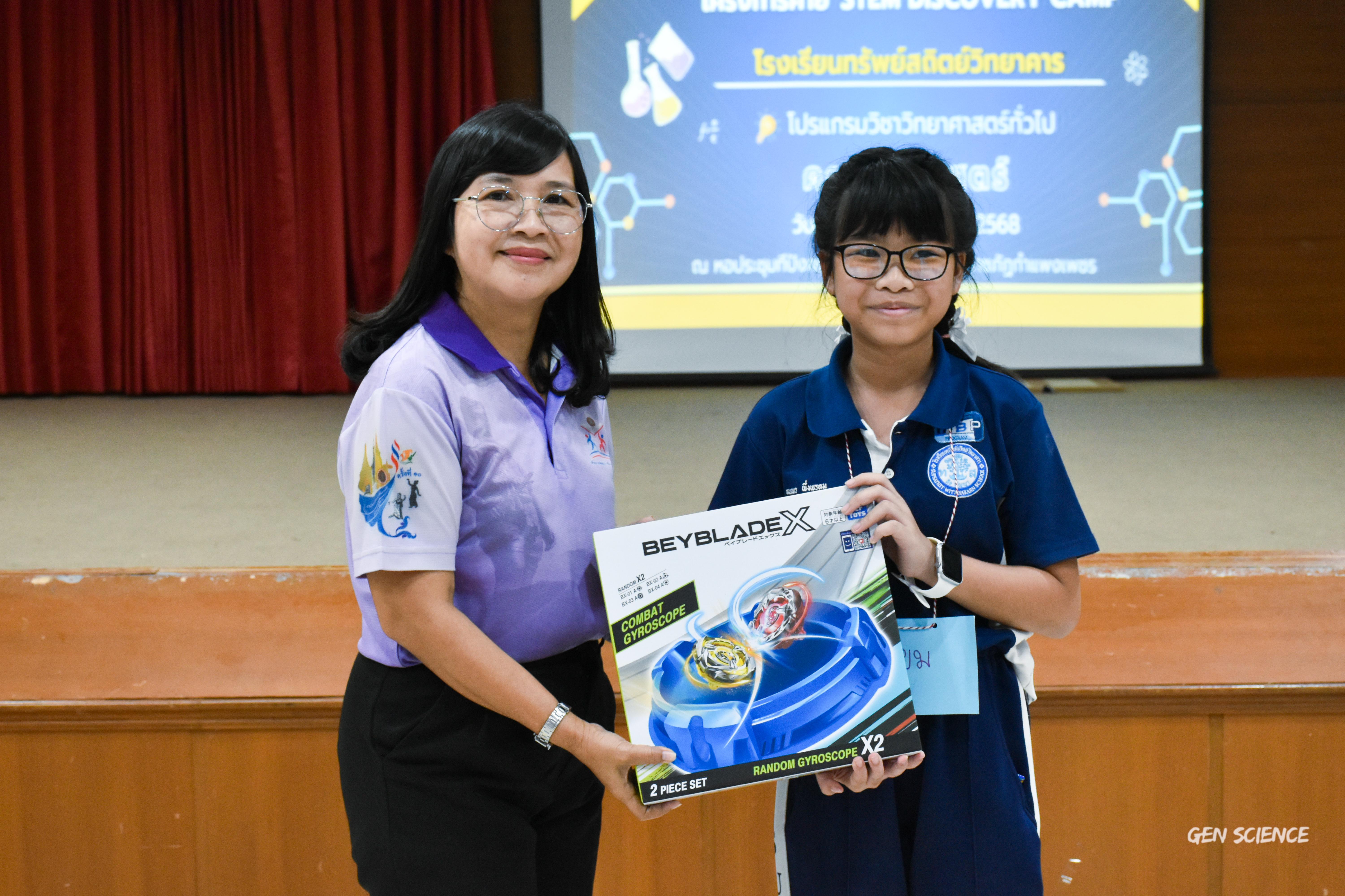 67. วันที่ 27 กันยายน 2568 ผศ.ดร.ปราณี เลิศแก้ว ดร.ธิดารัตน์ พรหมมา และนักศึกษาโปรแกรมวิชาวิทยาศาสตร์ทั่วไป คณะครุศาสตร์ จัดกิจกรรมค่าย STEM ให้กับโรงเรียนทรัพย์สถิตย์วิทยาคาร ณ หอประชุมทีปังกรรัศมีโชติ