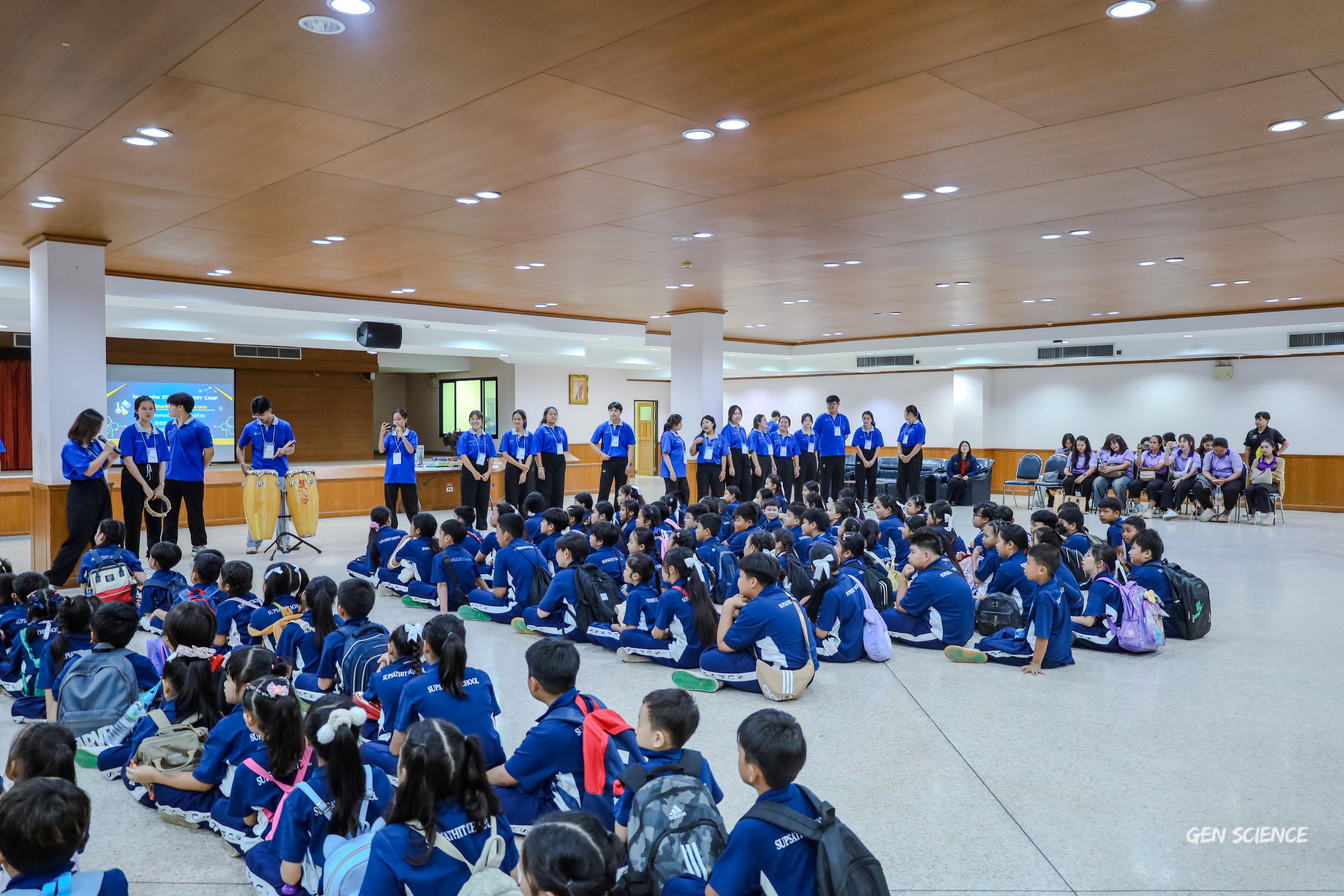 84. วันที่ 27 กันยายน 2568 ผศ.ดร.ปราณี เลิศแก้ว ดร.ธิดารัตน์ พรหมมา และนักศึกษาโปรแกรมวิชาวิทยาศาสตร์ทั่วไป คณะครุศาสตร์ จัดกิจกรรมค่าย STEM ให้กับโรงเรียนทรัพย์สถิตย์วิทยาคาร ณ หอประชุมทีปังกรรัศมีโชติ