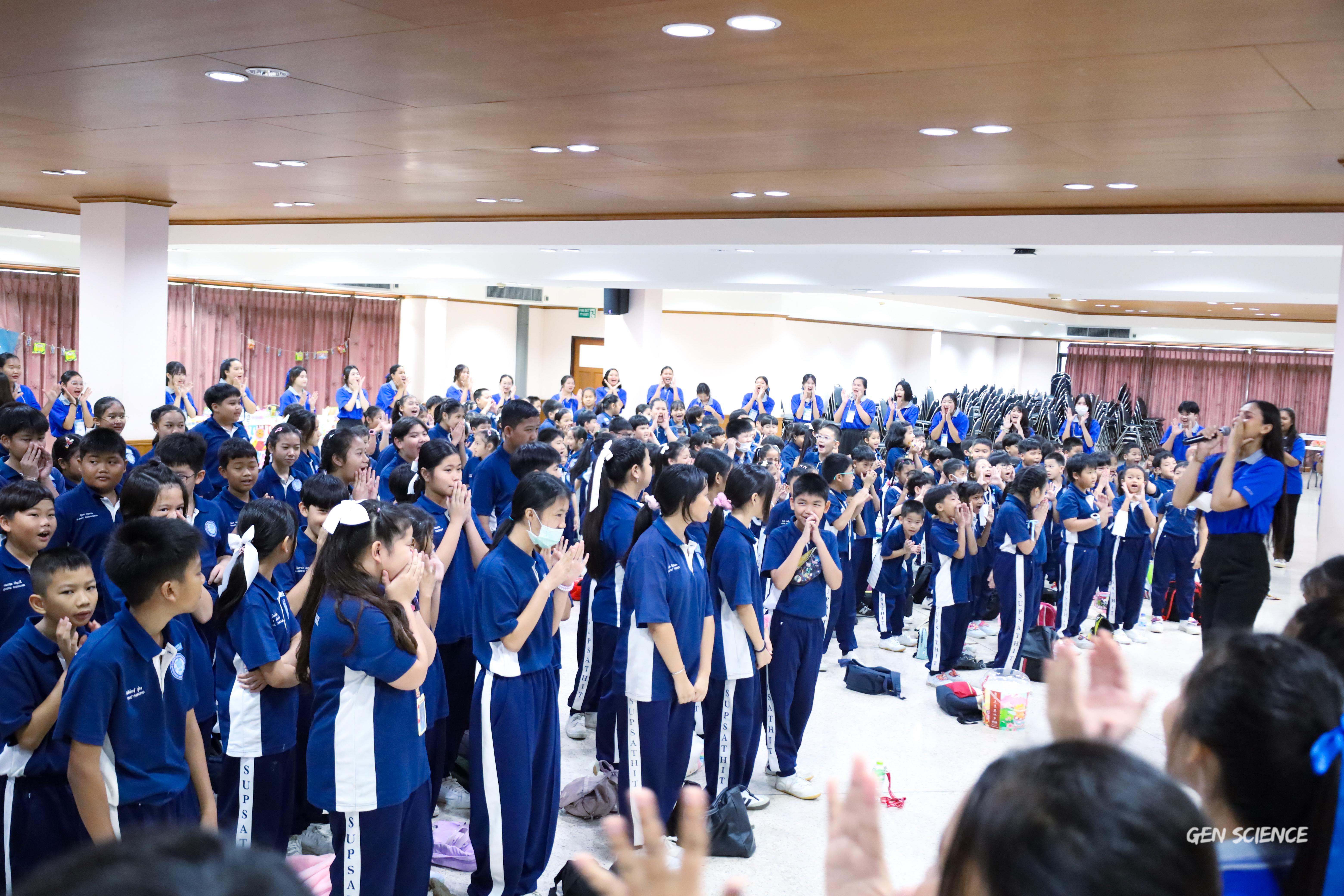 95. วันที่ 27 กันยายน 2568 ผศ.ดร.ปราณี เลิศแก้ว ดร.ธิดารัตน์ พรหมมา และนักศึกษาโปรแกรมวิชาวิทยาศาสตร์ทั่วไป คณะครุศาสตร์ จัดกิจกรรมค่าย STEM ให้กับโรงเรียนทรัพย์สถิตย์วิทยาคาร ณ หอประชุมทีปังกรรัศมีโชติ