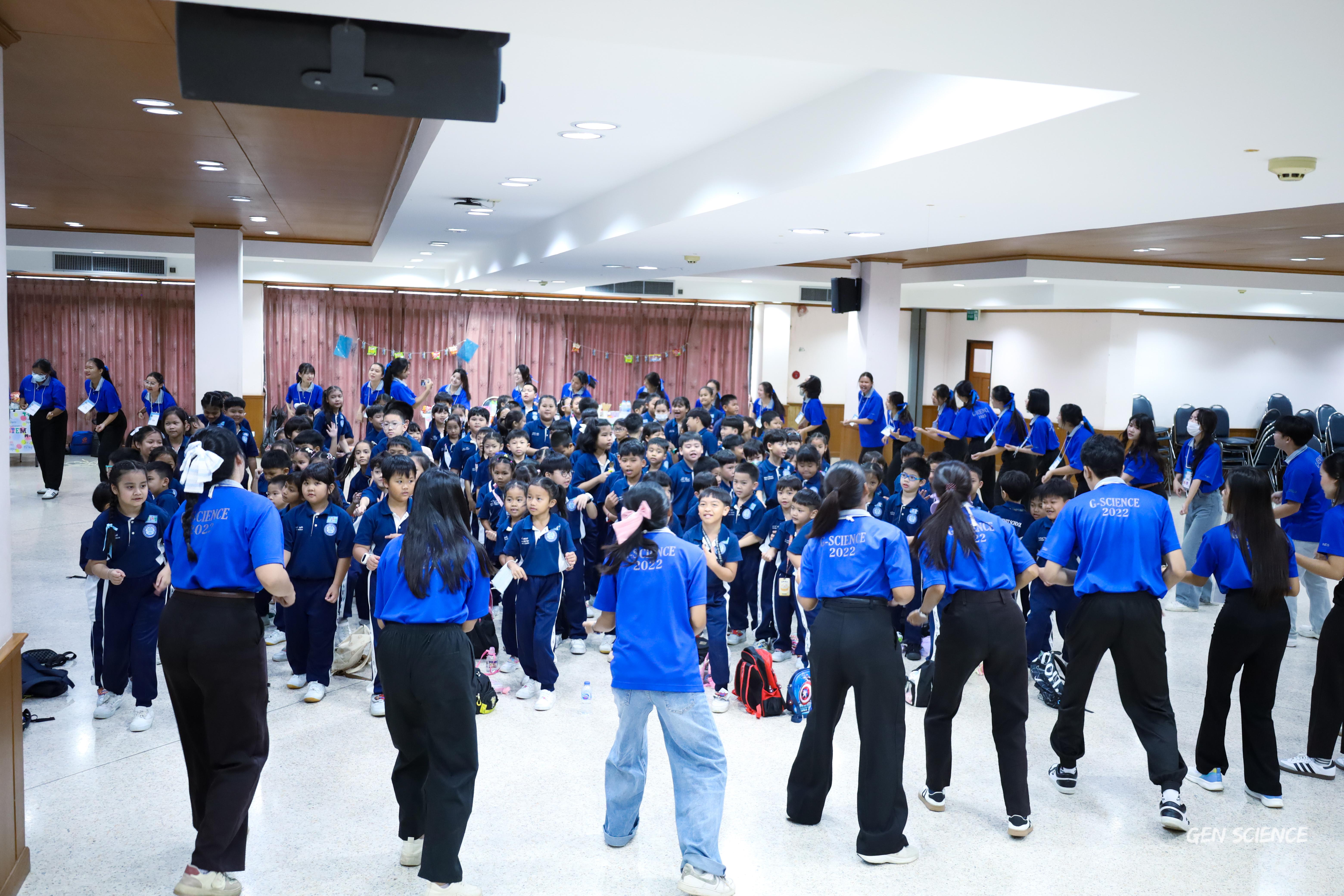 100. วันที่ 27 กันยายน 2568 ผศ.ดร.ปราณี เลิศแก้ว ดร.ธิดารัตน์ พรหมมา และนักศึกษาโปรแกรมวิชาวิทยาศาสตร์ทั่วไป คณะครุศาสตร์ จัดกิจกรรมค่าย STEM ให้กับโรงเรียนทรัพย์สถิตย์วิทยาคาร ณ หอประชุมทีปังกรรัศมีโชติ