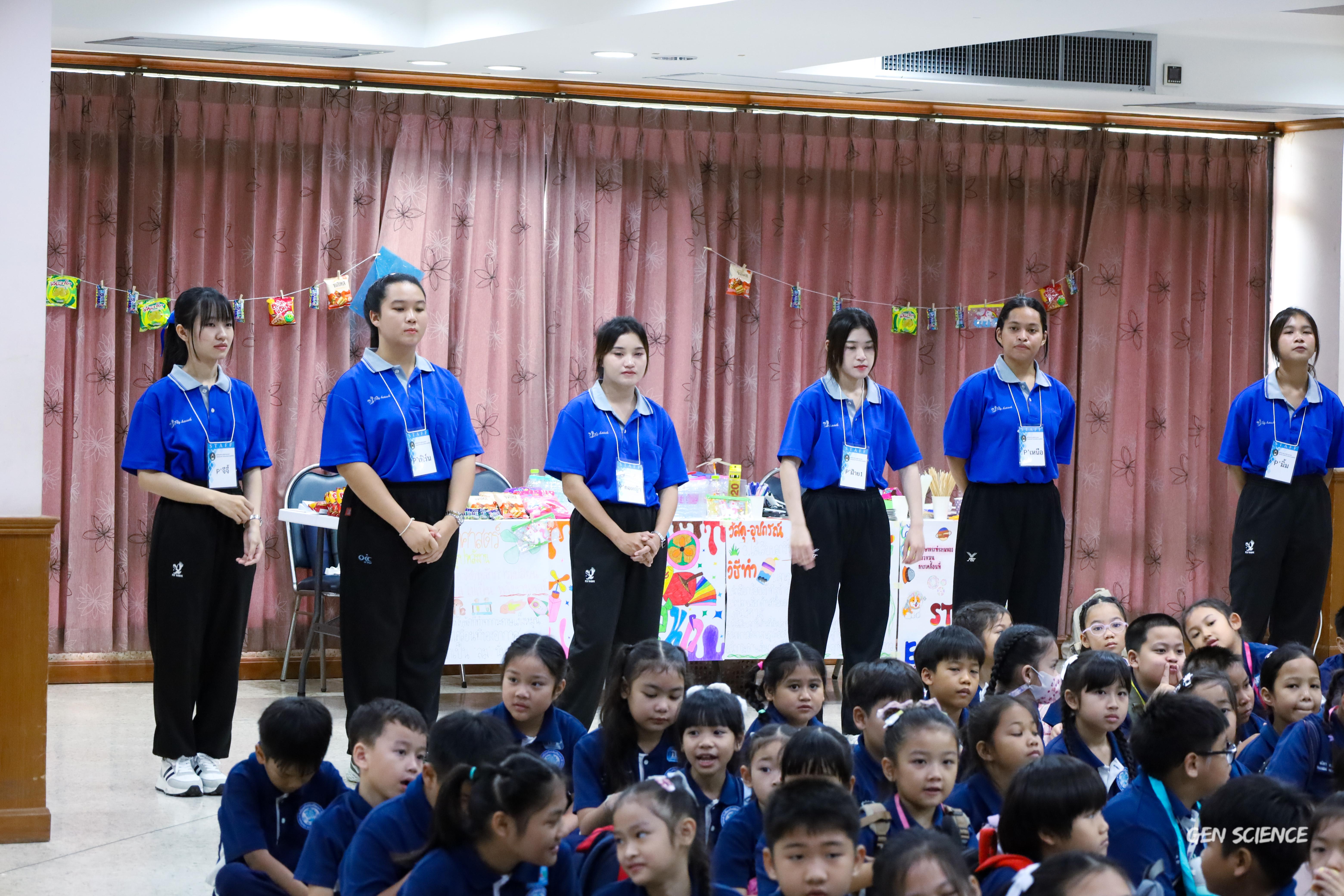 111. วันที่ 27 กันยายน 2568 ผศ.ดร.ปราณี เลิศแก้ว ดร.ธิดารัตน์ พรหมมา และนักศึกษาโปรแกรมวิชาวิทยาศาสตร์ทั่วไป คณะครุศาสตร์ จัดกิจกรรมค่าย STEM ให้กับโรงเรียนทรัพย์สถิตย์วิทยาคาร ณ หอประชุมทีปังกรรัศมีโชติ