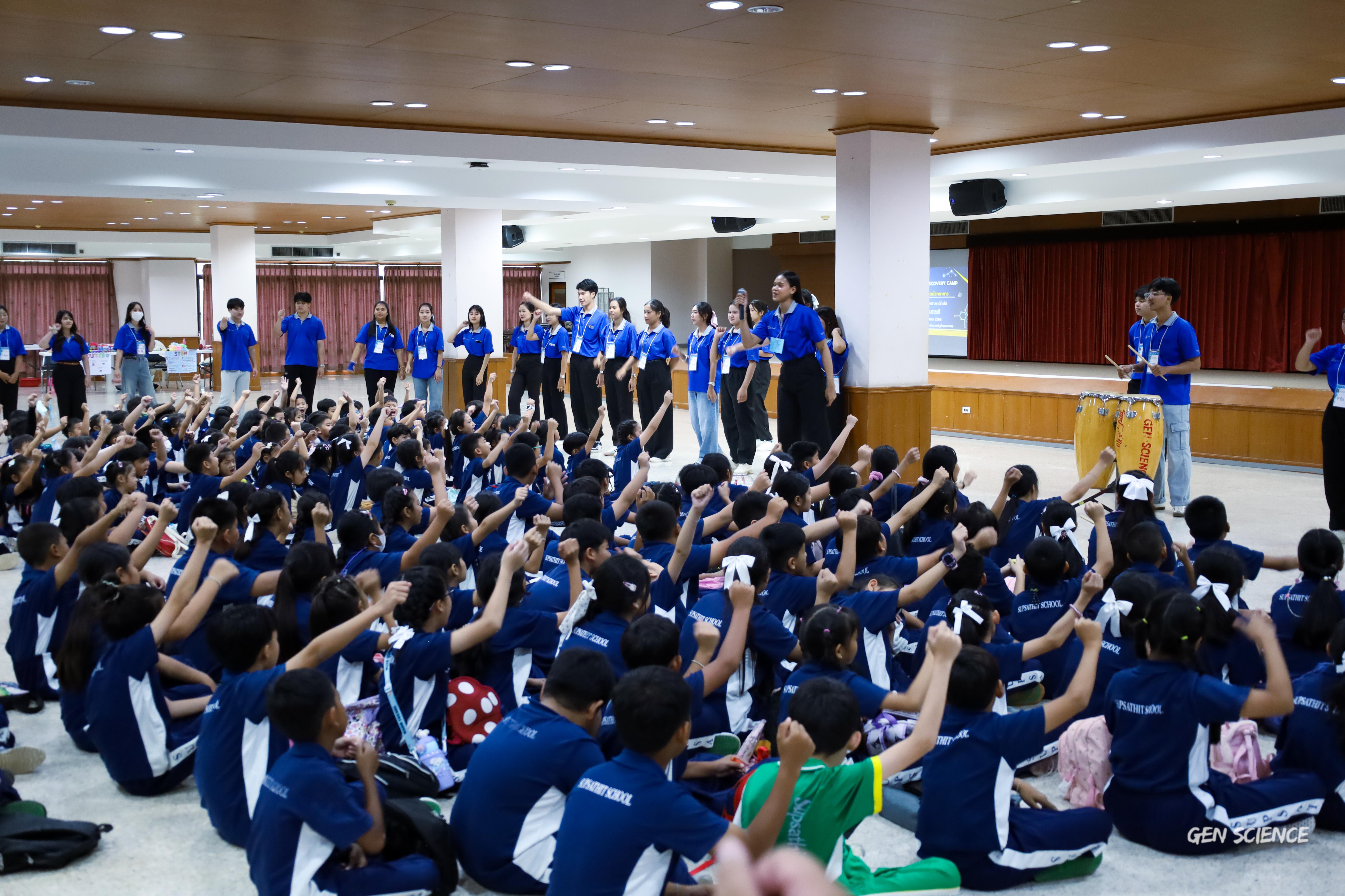 119. วันที่ 27 กันยายน 2568 ผศ.ดร.ปราณี เลิศแก้ว ดร.ธิดารัตน์ พรหมมา และนักศึกษาโปรแกรมวิชาวิทยาศาสตร์ทั่วไป คณะครุศาสตร์ จัดกิจกรรมค่าย STEM ให้กับโรงเรียนทรัพย์สถิตย์วิทยาคาร ณ หอประชุมทีปังกรรัศมีโชติ