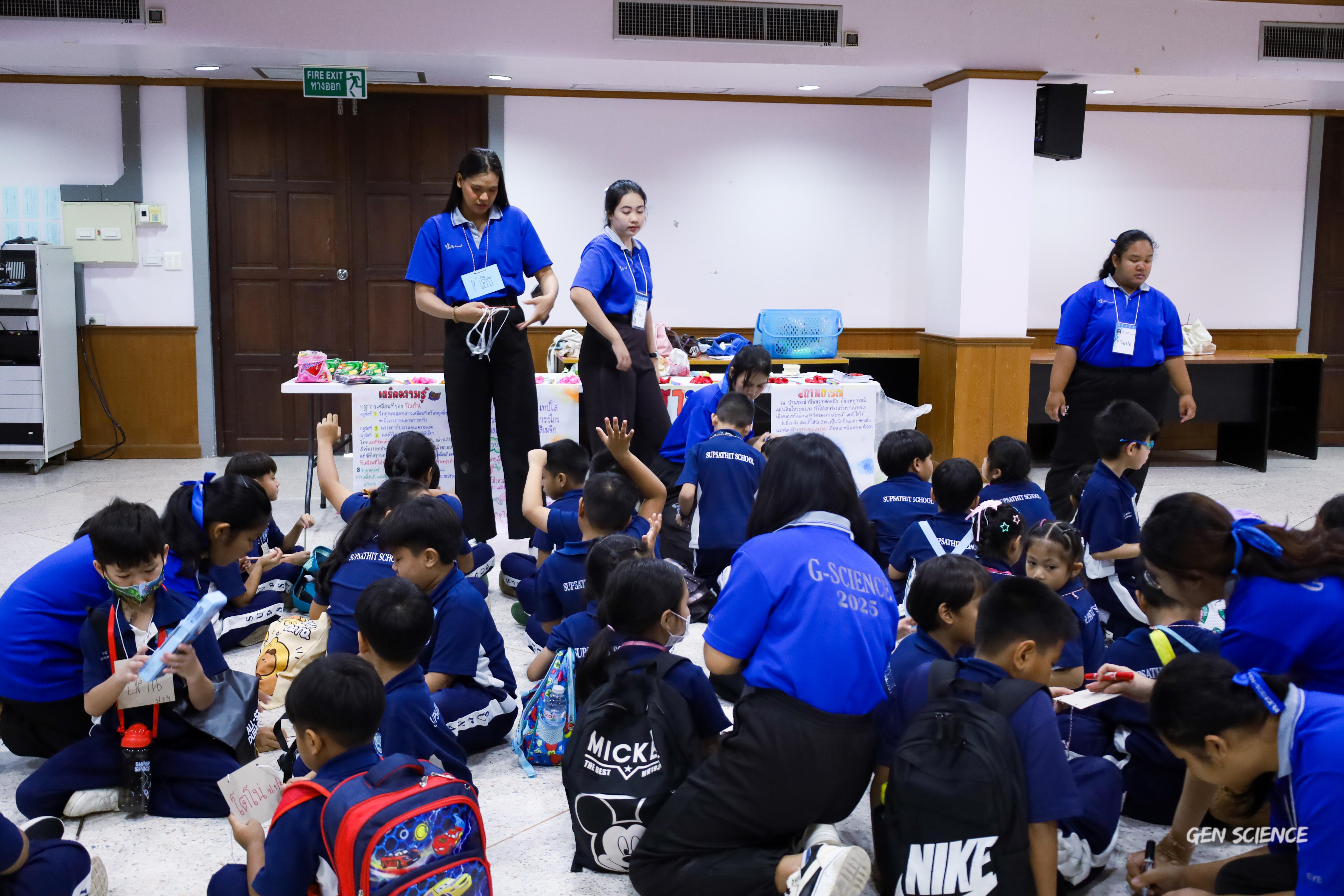 148. วันที่ 27 กันยายน 2568 ผศ.ดร.ปราณี เลิศแก้ว ดร.ธิดารัตน์ พรหมมา และนักศึกษาโปรแกรมวิชาวิทยาศาสตร์ทั่วไป คณะครุศาสตร์ จัดกิจกรรมค่าย STEM ให้กับโรงเรียนทรัพย์สถิตย์วิทยาคาร ณ หอประชุมทีปังกรรัศมีโชติ