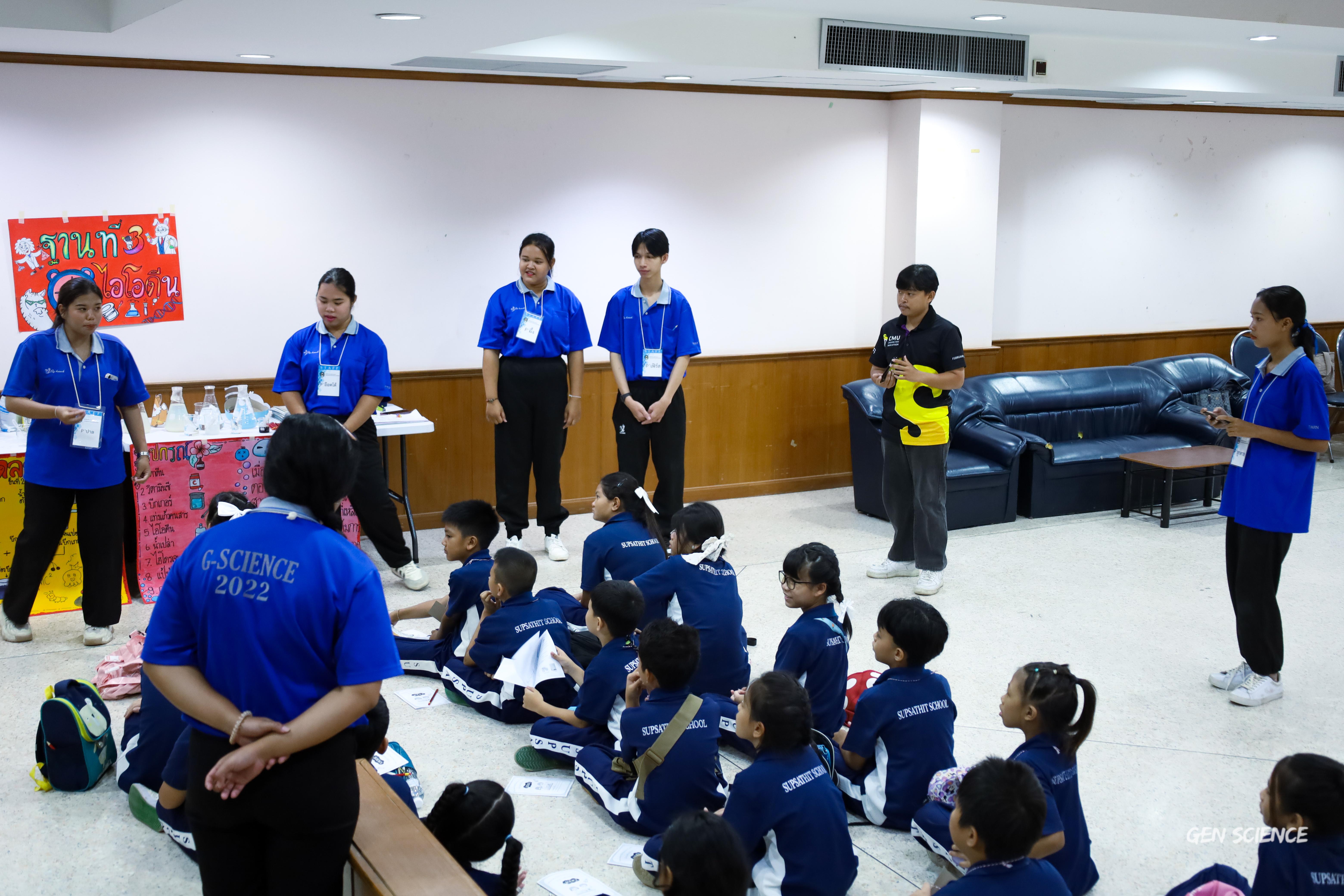 164. วันที่ 27 กันยายน 2568 ผศ.ดร.ปราณี เลิศแก้ว ดร.ธิดารัตน์ พรหมมา และนักศึกษาโปรแกรมวิชาวิทยาศาสตร์ทั่วไป คณะครุศาสตร์ จัดกิจกรรมค่าย STEM ให้กับโรงเรียนทรัพย์สถิตย์วิทยาคาร ณ หอประชุมทีปังกรรัศมีโชติ