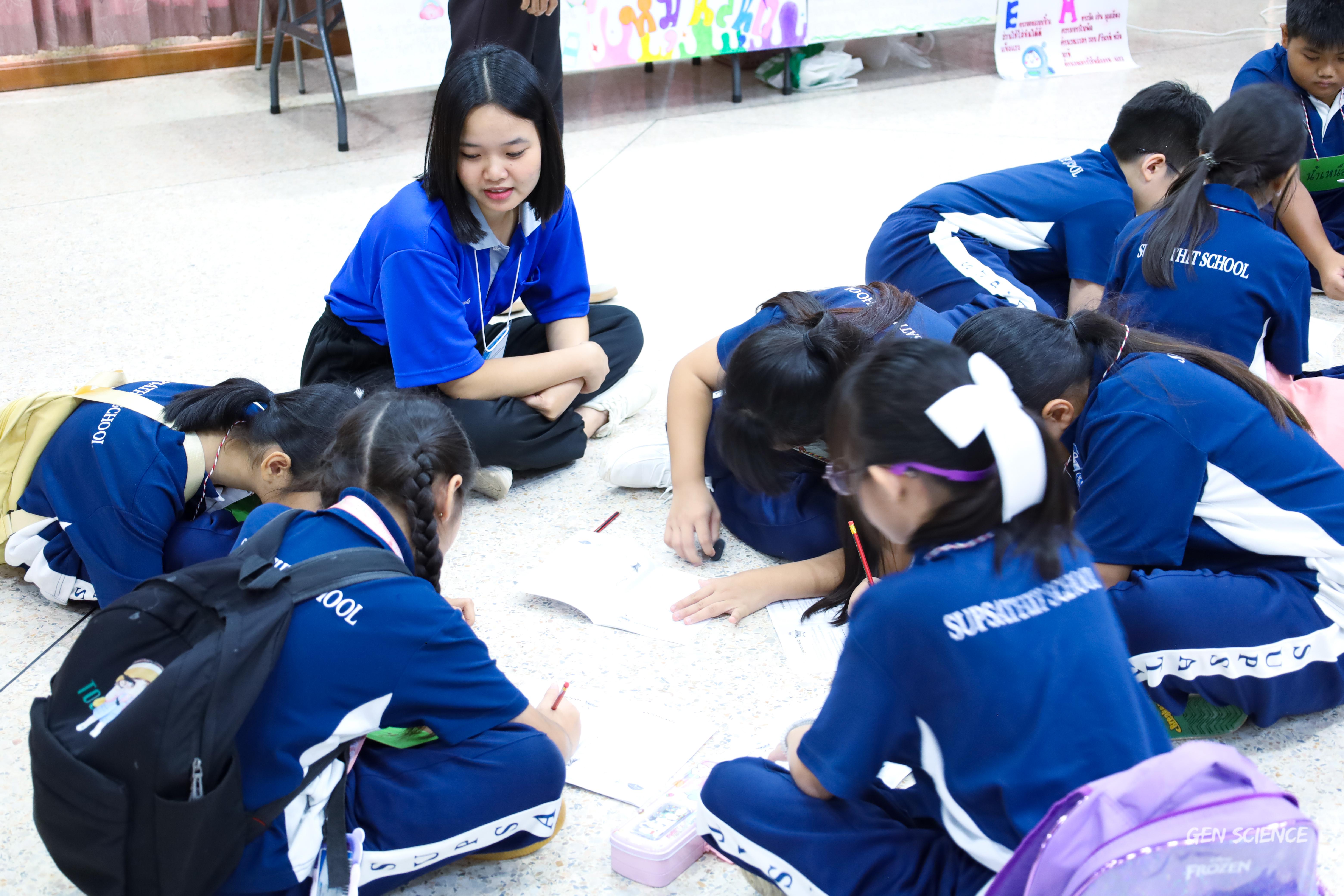 168. วันที่ 27 กันยายน 2568 ผศ.ดร.ปราณี เลิศแก้ว ดร.ธิดารัตน์ พรหมมา และนักศึกษาโปรแกรมวิชาวิทยาศาสตร์ทั่วไป คณะครุศาสตร์ จัดกิจกรรมค่าย STEM ให้กับโรงเรียนทรัพย์สถิตย์วิทยาคาร ณ หอประชุมทีปังกรรัศมีโชติ