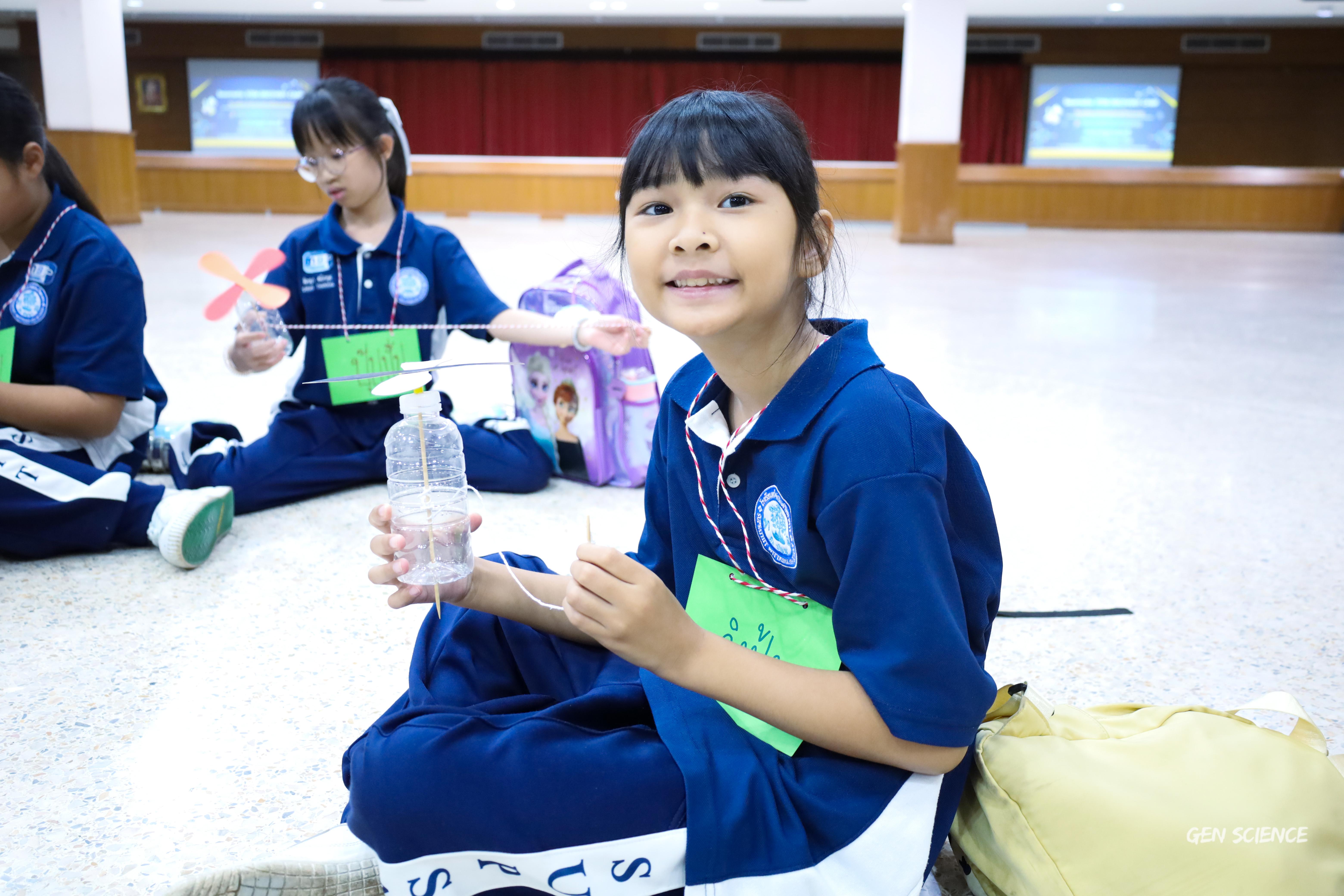205. วันที่ 27 กันยายน 2568 ผศ.ดร.ปราณี เลิศแก้ว ดร.ธิดารัตน์ พรหมมา และนักศึกษาโปรแกรมวิชาวิทยาศาสตร์ทั่วไป คณะครุศาสตร์ จัดกิจกรรมค่าย STEM ให้กับโรงเรียนทรัพย์สถิตย์วิทยาคาร ณ หอประชุมทีปังกรรัศมีโชติ