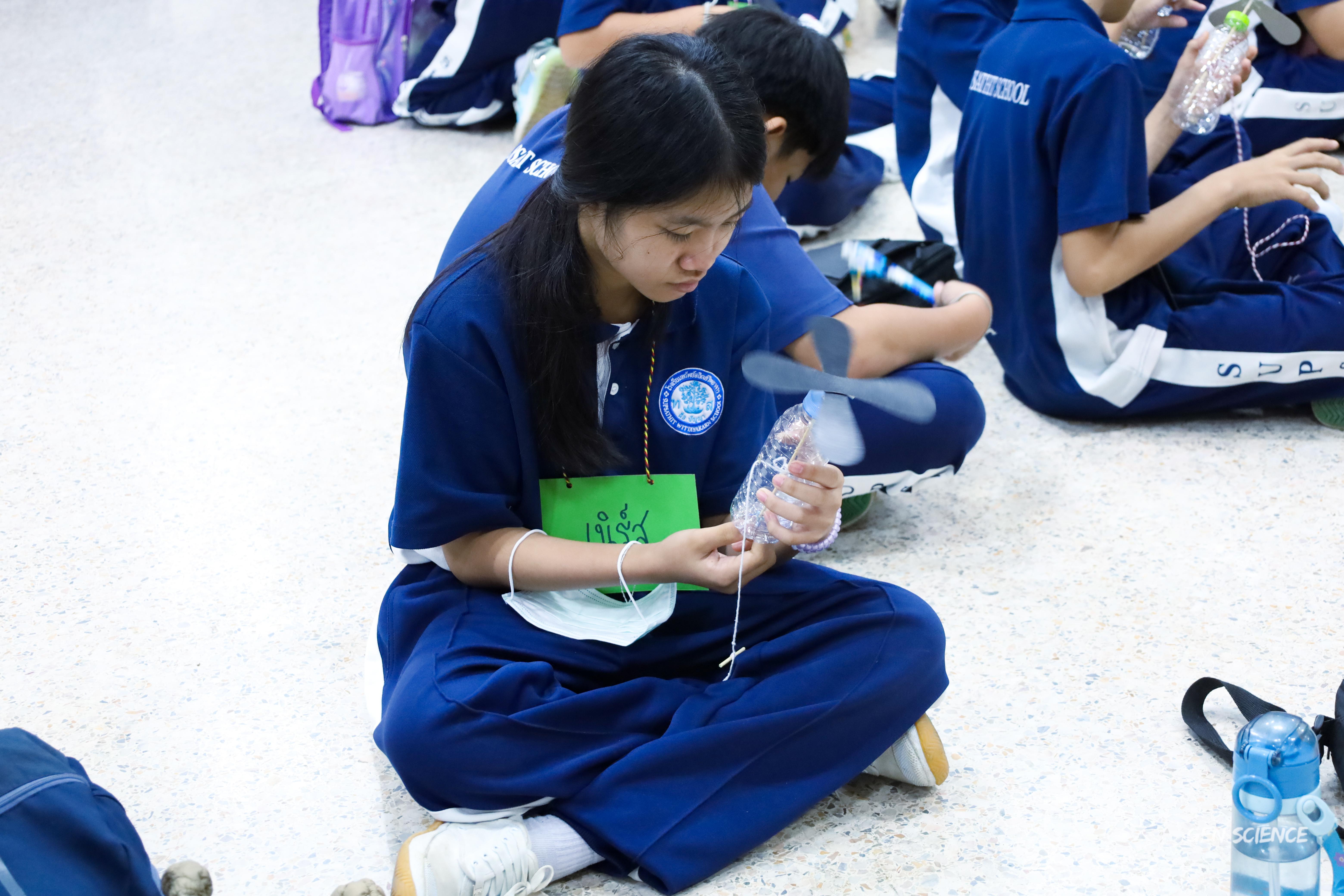 208. วันที่ 27 กันยายน 2568 ผศ.ดร.ปราณี เลิศแก้ว ดร.ธิดารัตน์ พรหมมา และนักศึกษาโปรแกรมวิชาวิทยาศาสตร์ทั่วไป คณะครุศาสตร์ จัดกิจกรรมค่าย STEM ให้กับโรงเรียนทรัพย์สถิตย์วิทยาคาร ณ หอประชุมทีปังกรรัศมีโชติ