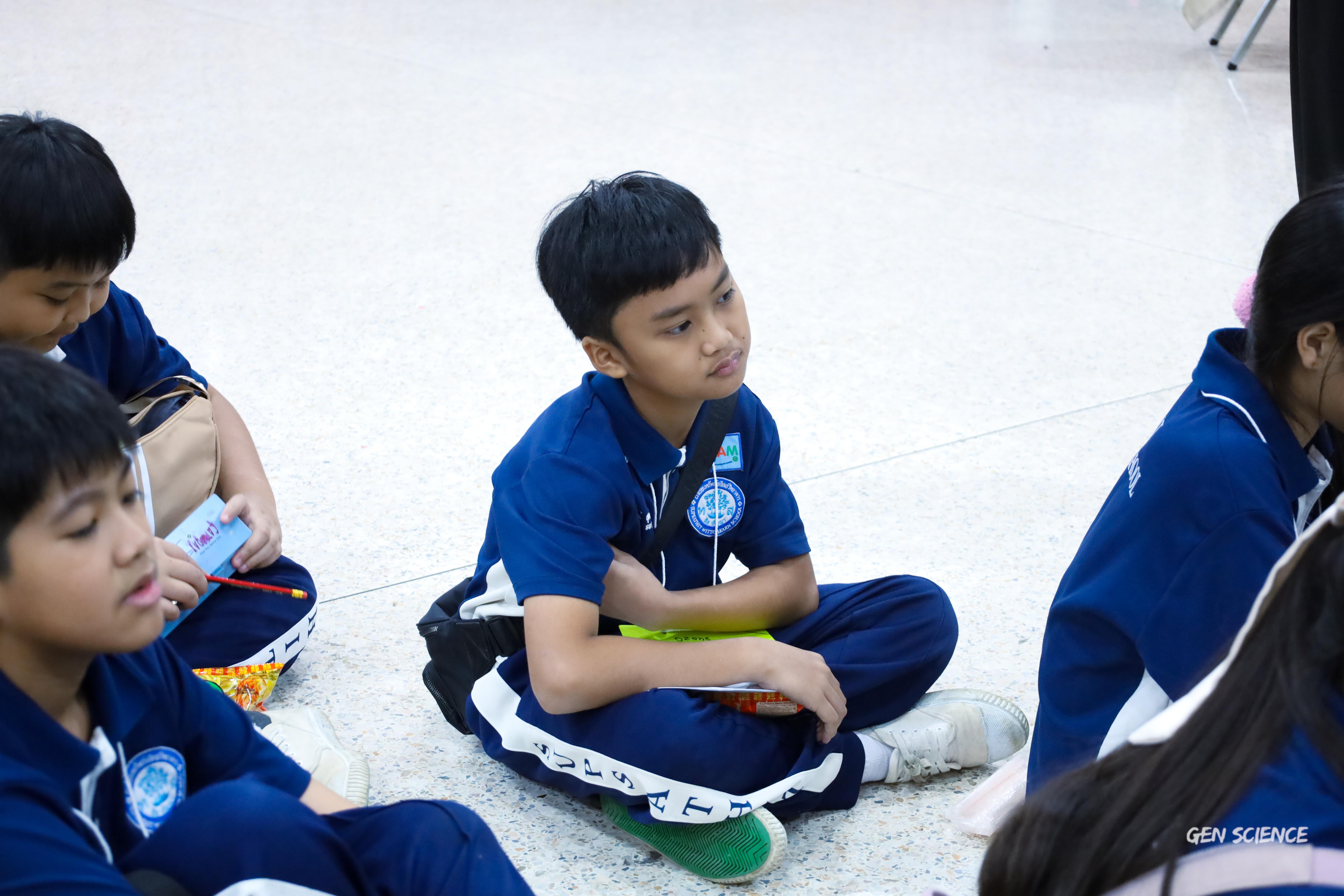 214. วันที่ 27 กันยายน 2568 ผศ.ดร.ปราณี เลิศแก้ว ดร.ธิดารัตน์ พรหมมา และนักศึกษาโปรแกรมวิชาวิทยาศาสตร์ทั่วไป คณะครุศาสตร์ จัดกิจกรรมค่าย STEM ให้กับโรงเรียนทรัพย์สถิตย์วิทยาคาร ณ หอประชุมทีปังกรรัศมีโชติ