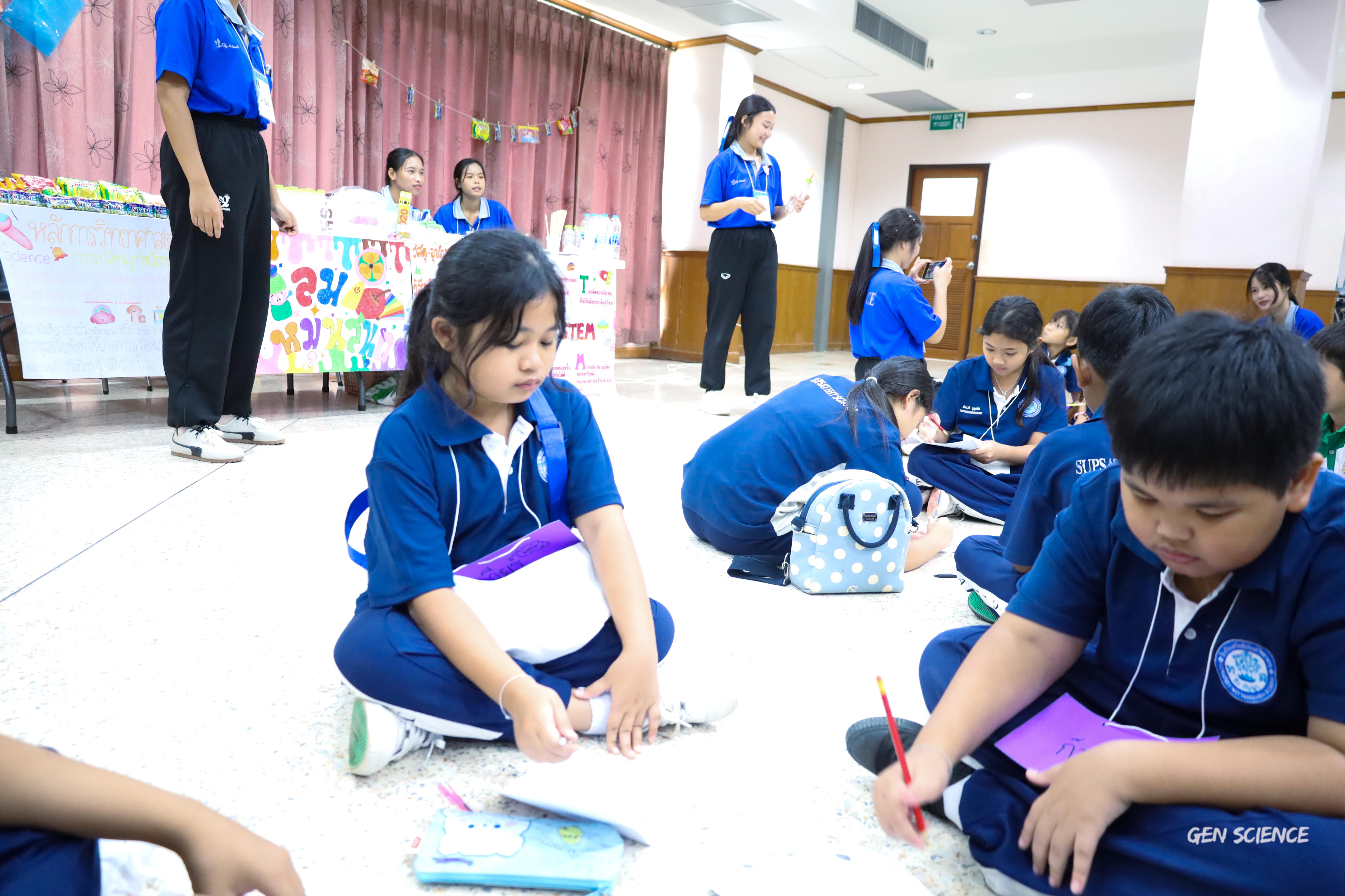 225. วันที่ 27 กันยายน 2568 ผศ.ดร.ปราณี เลิศแก้ว ดร.ธิดารัตน์ พรหมมา และนักศึกษาโปรแกรมวิชาวิทยาศาสตร์ทั่วไป คณะครุศาสตร์ จัดกิจกรรมค่าย STEM ให้กับโรงเรียนทรัพย์สถิตย์วิทยาคาร ณ หอประชุมทีปังกรรัศมีโชติ