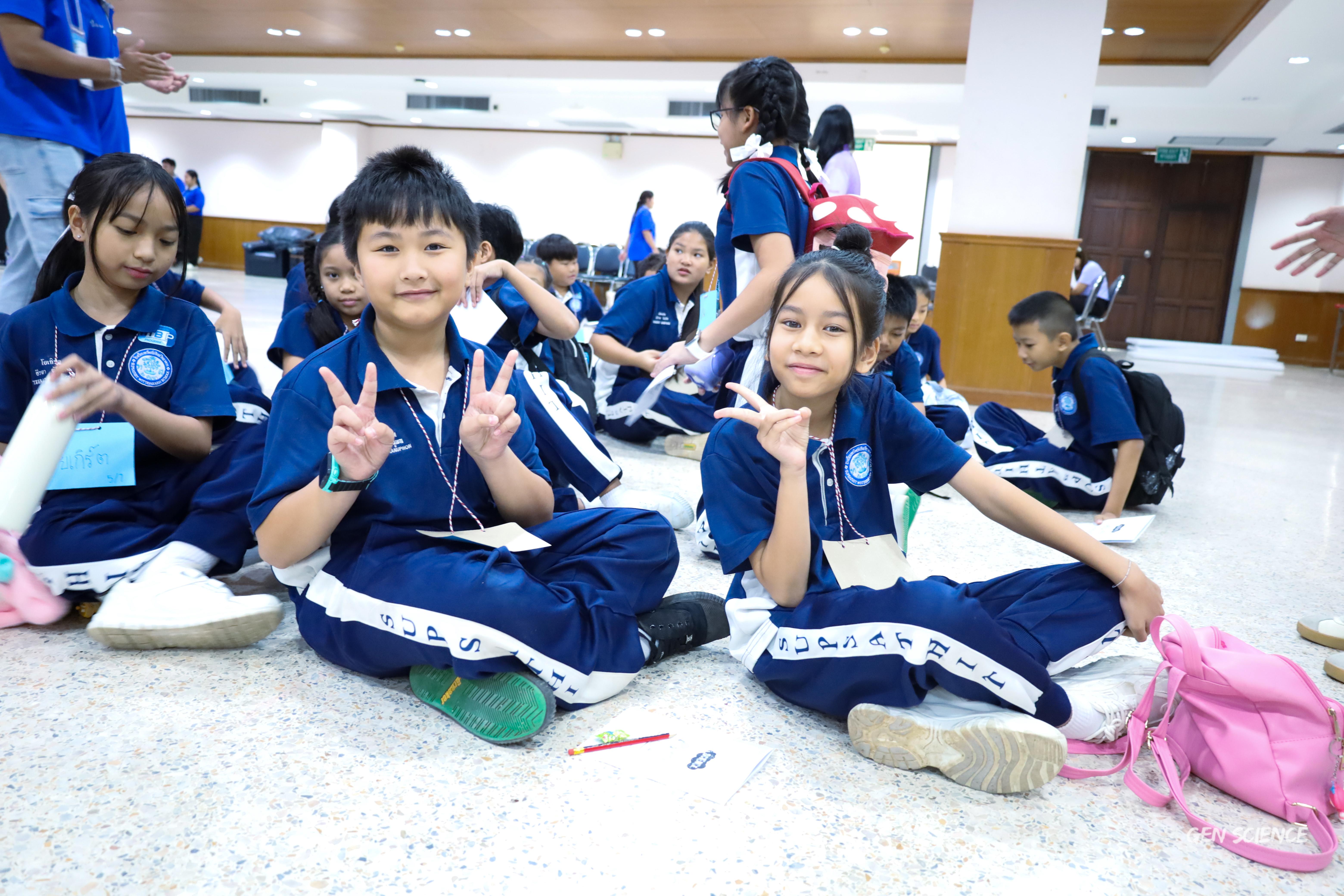 227. วันที่ 27 กันยายน 2568 ผศ.ดร.ปราณี เลิศแก้ว ดร.ธิดารัตน์ พรหมมา และนักศึกษาโปรแกรมวิชาวิทยาศาสตร์ทั่วไป คณะครุศาสตร์ จัดกิจกรรมค่าย STEM ให้กับโรงเรียนทรัพย์สถิตย์วิทยาคาร ณ หอประชุมทีปังกรรัศมีโชติ