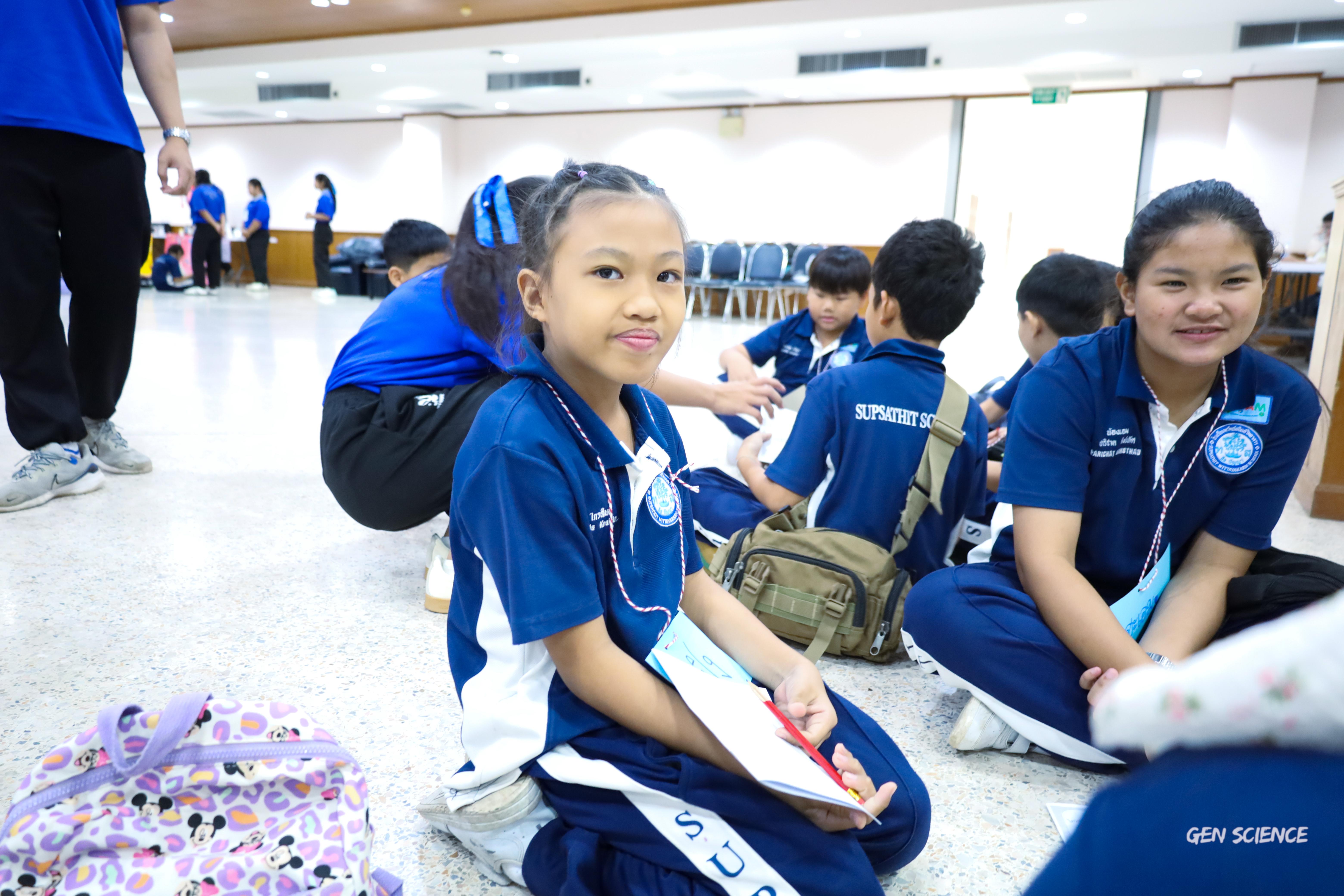 228. วันที่ 27 กันยายน 2568 ผศ.ดร.ปราณี เลิศแก้ว ดร.ธิดารัตน์ พรหมมา และนักศึกษาโปรแกรมวิชาวิทยาศาสตร์ทั่วไป คณะครุศาสตร์ จัดกิจกรรมค่าย STEM ให้กับโรงเรียนทรัพย์สถิตย์วิทยาคาร ณ หอประชุมทีปังกรรัศมีโชติ