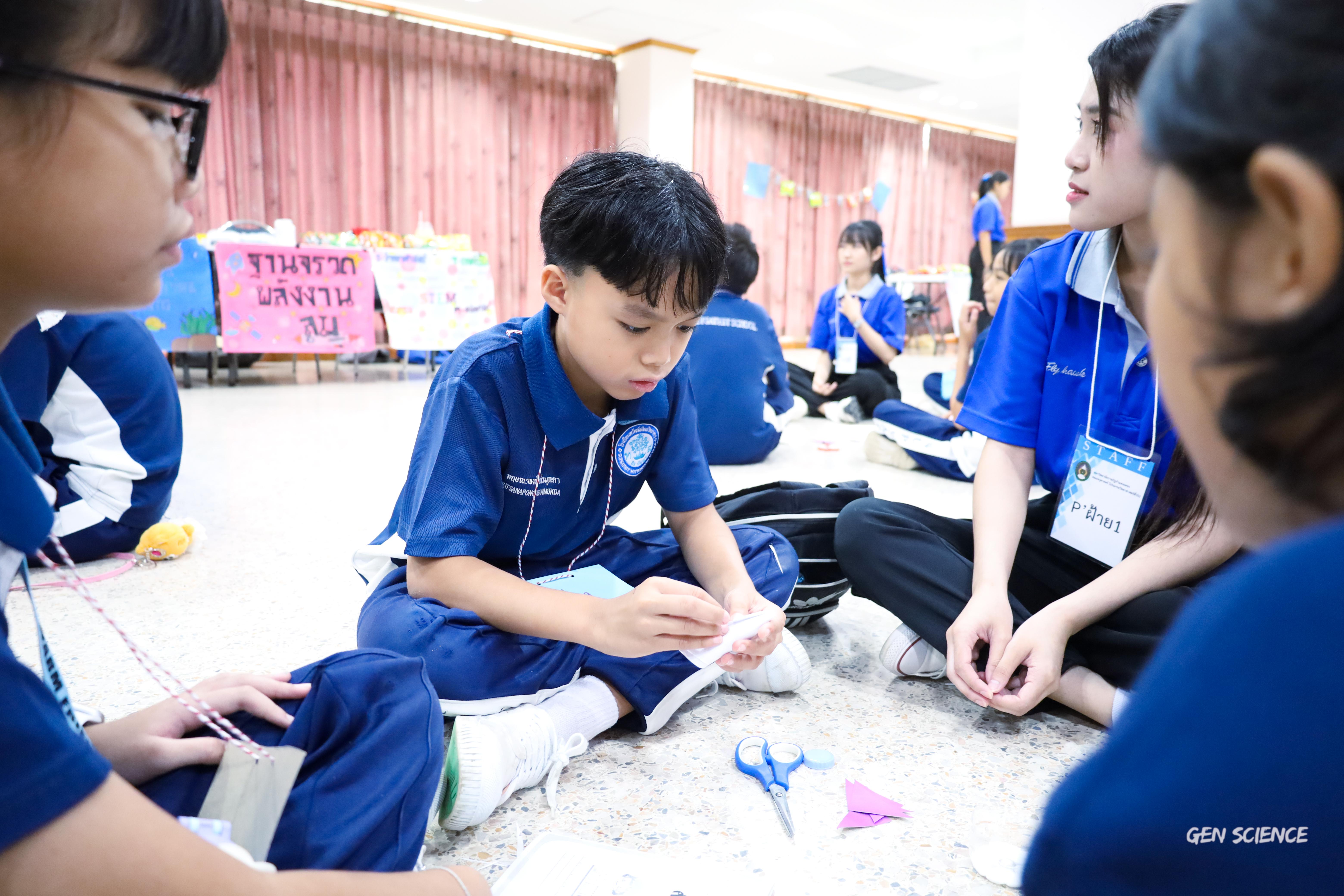 233. วันที่ 27 กันยายน 2568 ผศ.ดร.ปราณี เลิศแก้ว ดร.ธิดารัตน์ พรหมมา และนักศึกษาโปรแกรมวิชาวิทยาศาสตร์ทั่วไป คณะครุศาสตร์ จัดกิจกรรมค่าย STEM ให้กับโรงเรียนทรัพย์สถิตย์วิทยาคาร ณ หอประชุมทีปังกรรัศมีโชติ