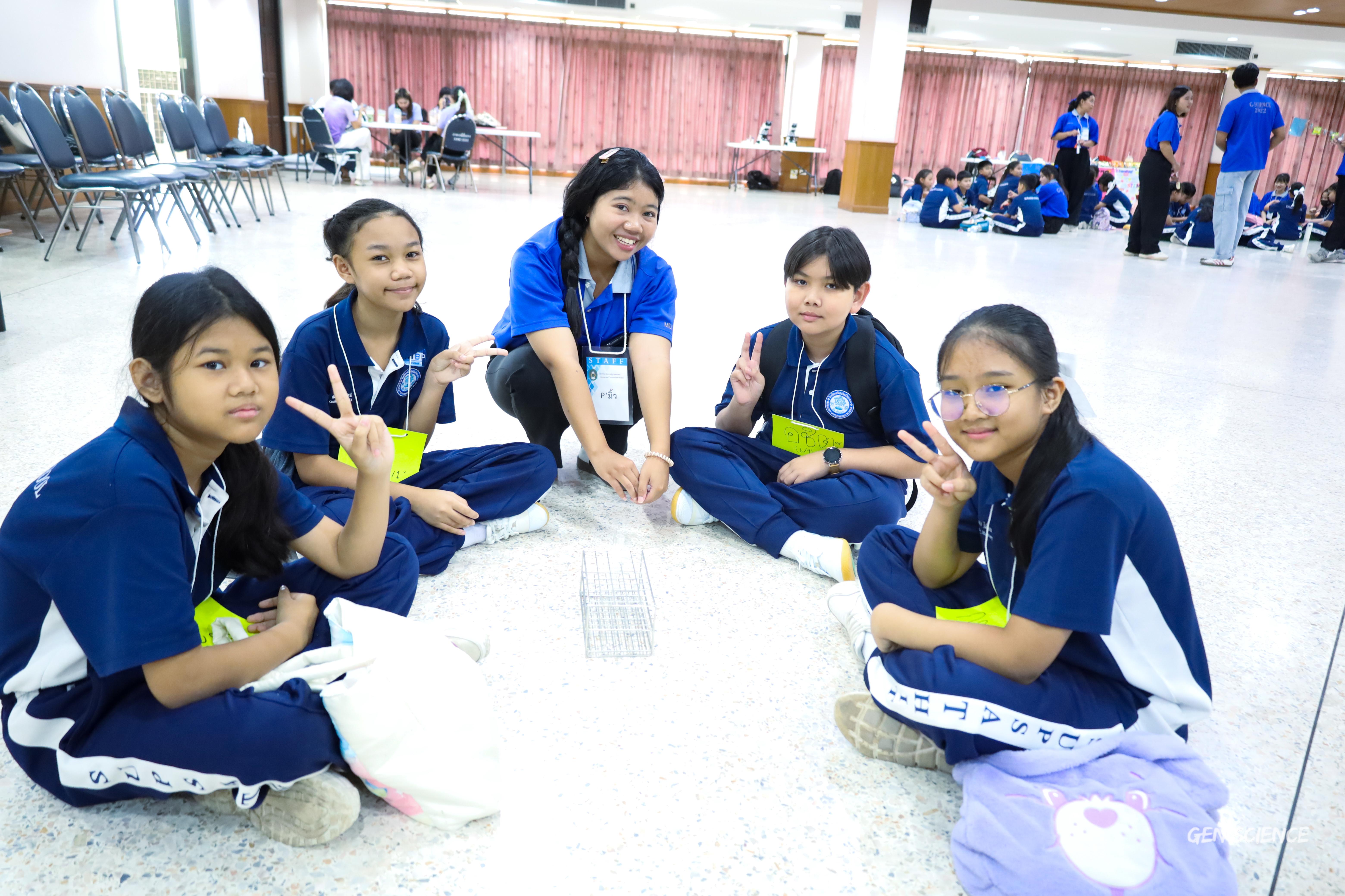 240. วันที่ 27 กันยายน 2568 ผศ.ดร.ปราณี เลิศแก้ว ดร.ธิดารัตน์ พรหมมา และนักศึกษาโปรแกรมวิชาวิทยาศาสตร์ทั่วไป คณะครุศาสตร์ จัดกิจกรรมค่าย STEM ให้กับโรงเรียนทรัพย์สถิตย์วิทยาคาร ณ หอประชุมทีปังกรรัศมีโชติ