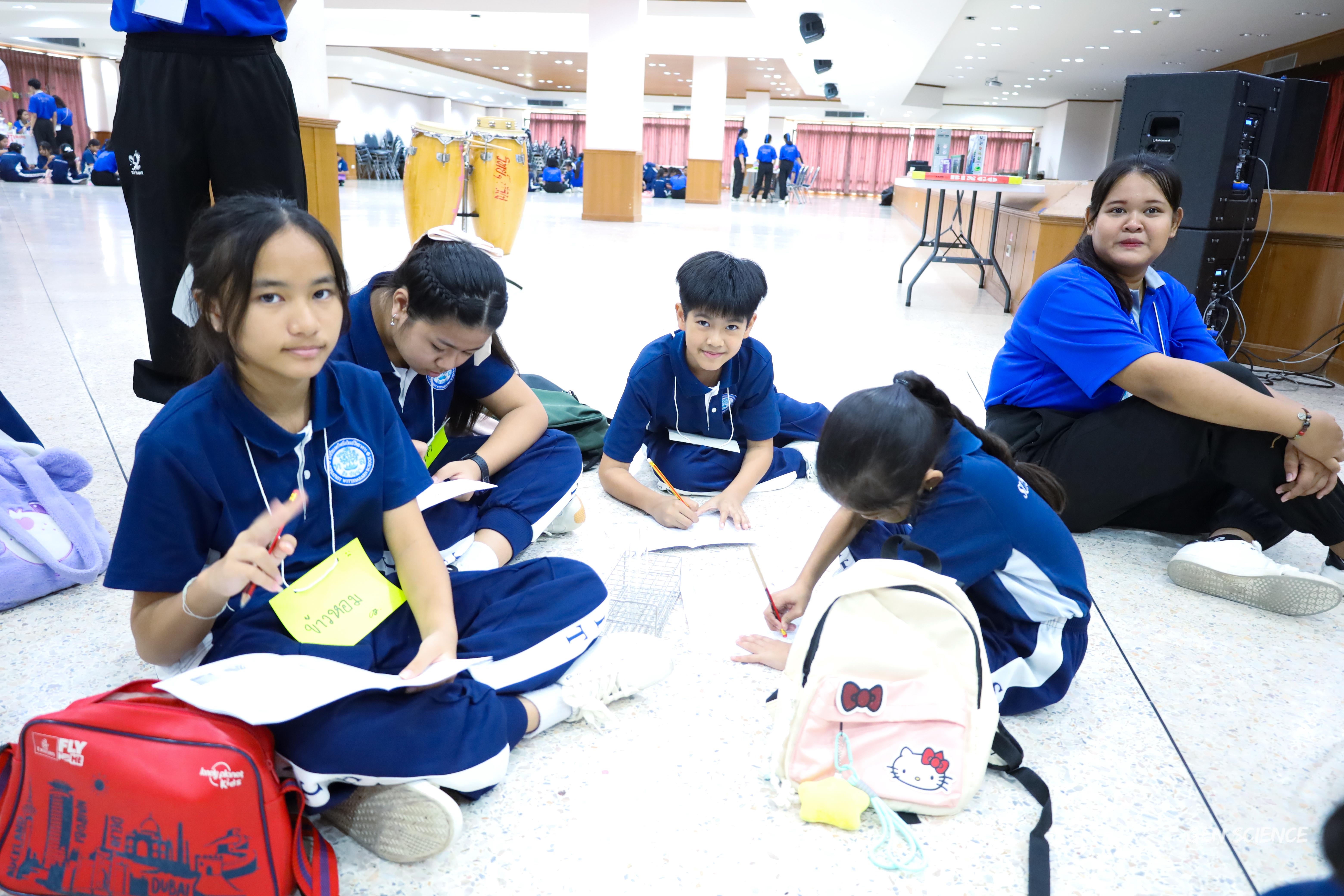 241. วันที่ 27 กันยายน 2568 ผศ.ดร.ปราณี เลิศแก้ว ดร.ธิดารัตน์ พรหมมา และนักศึกษาโปรแกรมวิชาวิทยาศาสตร์ทั่วไป คณะครุศาสตร์ จัดกิจกรรมค่าย STEM ให้กับโรงเรียนทรัพย์สถิตย์วิทยาคาร ณ หอประชุมทีปังกรรัศมีโชติ