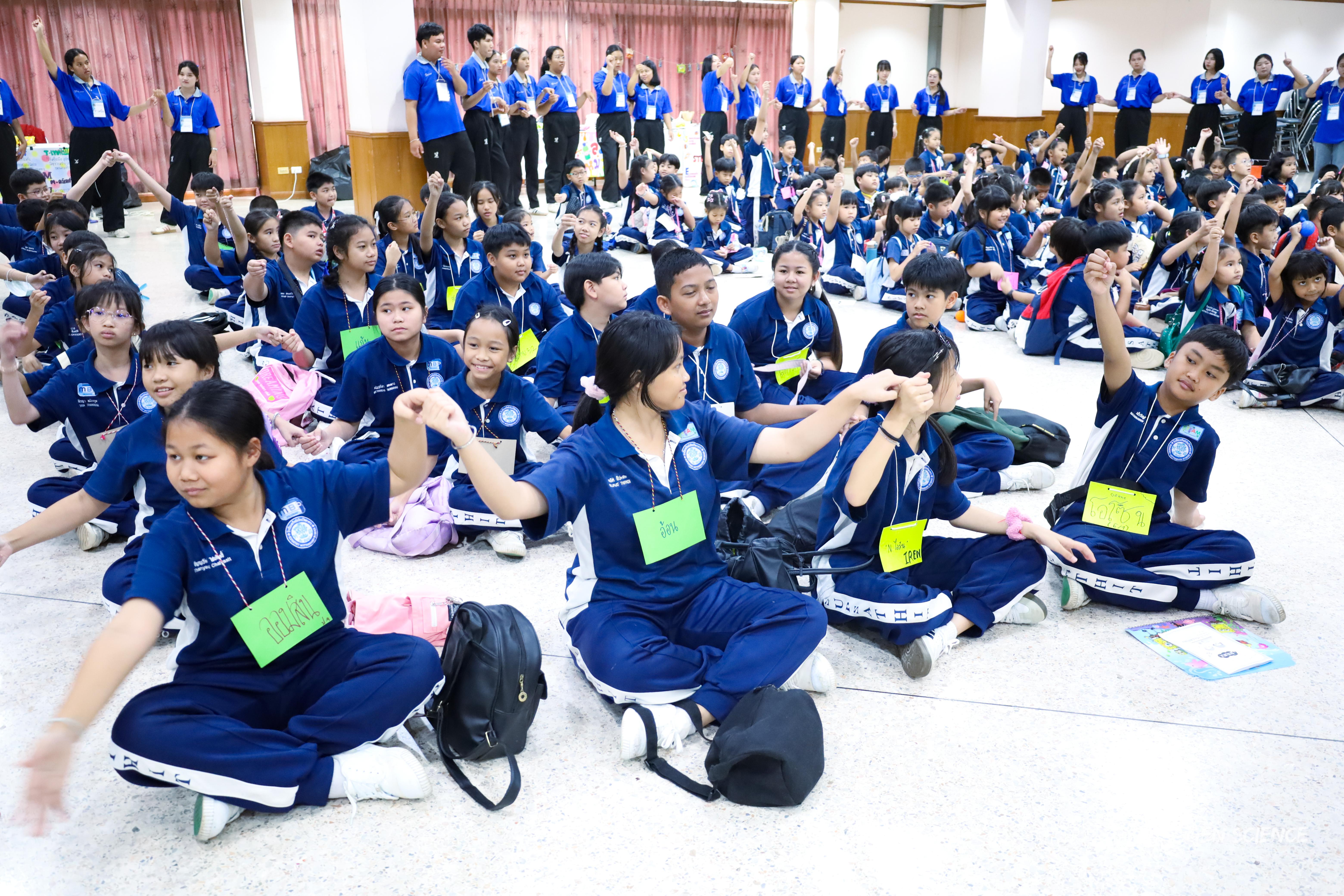 247. วันที่ 27 กันยายน 2568 ผศ.ดร.ปราณี เลิศแก้ว ดร.ธิดารัตน์ พรหมมา และนักศึกษาโปรแกรมวิชาวิทยาศาสตร์ทั่วไป คณะครุศาสตร์ จัดกิจกรรมค่าย STEM ให้กับโรงเรียนทรัพย์สถิตย์วิทยาคาร ณ หอประชุมทีปังกรรัศมีโชติ