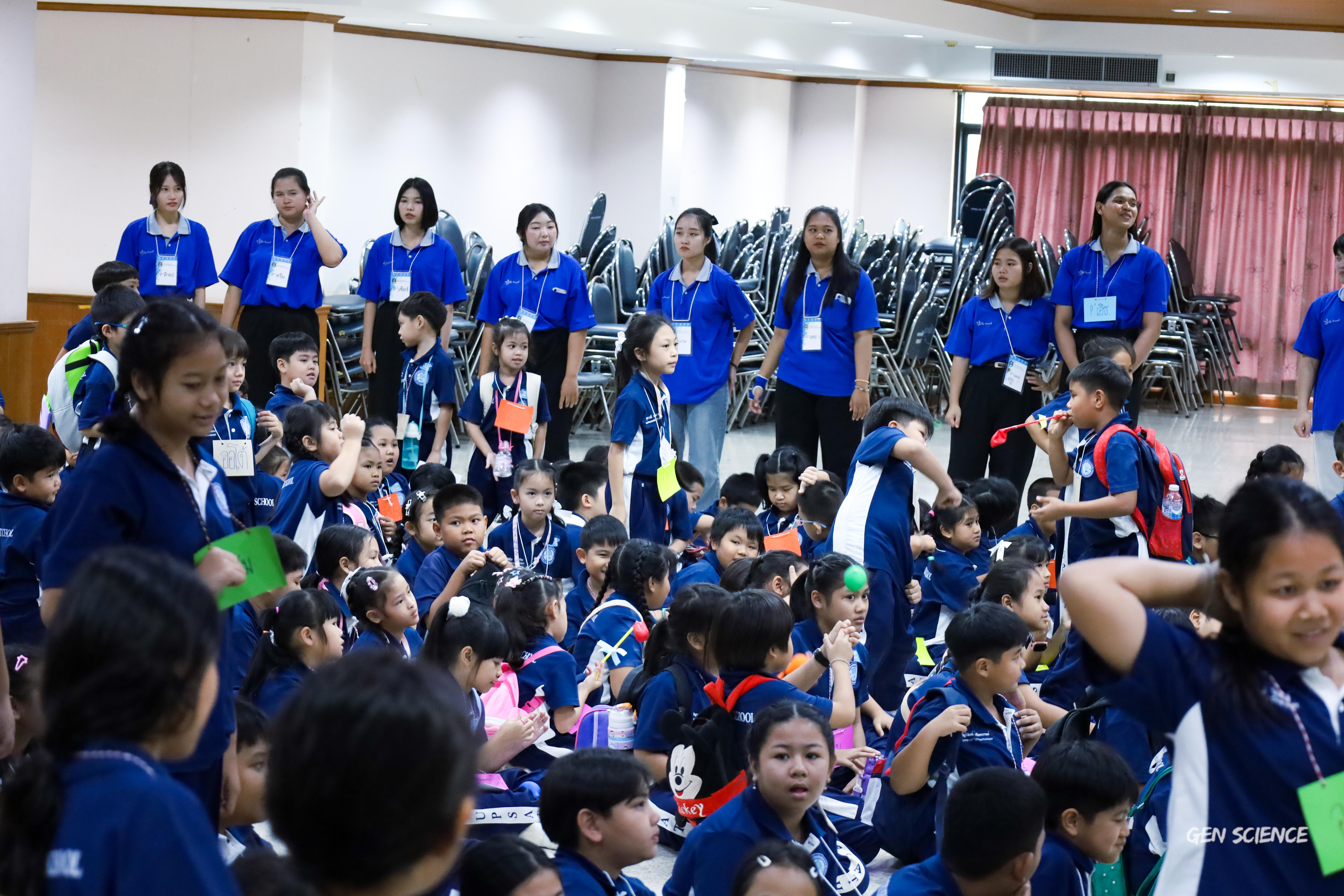249. วันที่ 27 กันยายน 2568 ผศ.ดร.ปราณี เลิศแก้ว ดร.ธิดารัตน์ พรหมมา และนักศึกษาโปรแกรมวิชาวิทยาศาสตร์ทั่วไป คณะครุศาสตร์ จัดกิจกรรมค่าย STEM ให้กับโรงเรียนทรัพย์สถิตย์วิทยาคาร ณ หอประชุมทีปังกรรัศมีโชติ