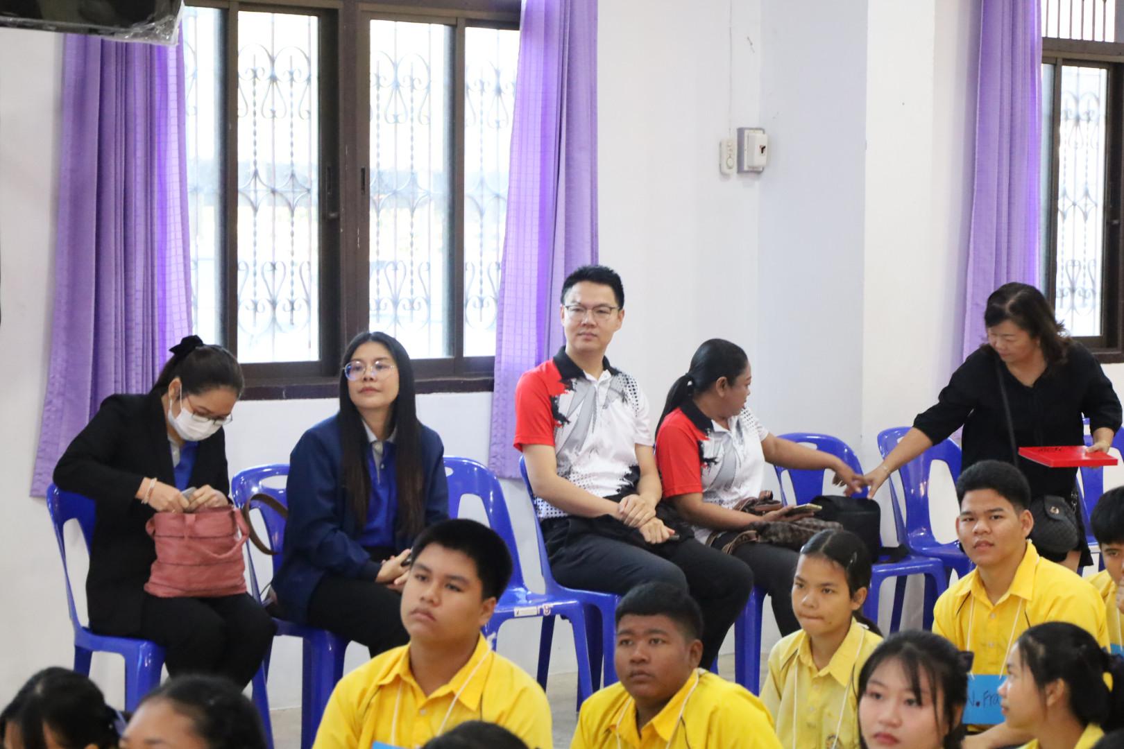 วันที่ 15 มกราคม 2569 นำโดยผศ.ดร.ไตรรงค์ เปลี่ยนแสง ผศ.ดร.ปราณี เลิศแก้ว  ดร.ธิดารัตน์  พรหมมา  และนักศึกษาโปรแกรมวิชาวิทยาศาสตร์ทั่วไป ได้จัดค่ายวิชาการให้กับนักเรียนชั้นมัธยมศึกษาปีที่ 3 โรงเรียนเทศบาลบ้านปากทาง จ.พิจิตร