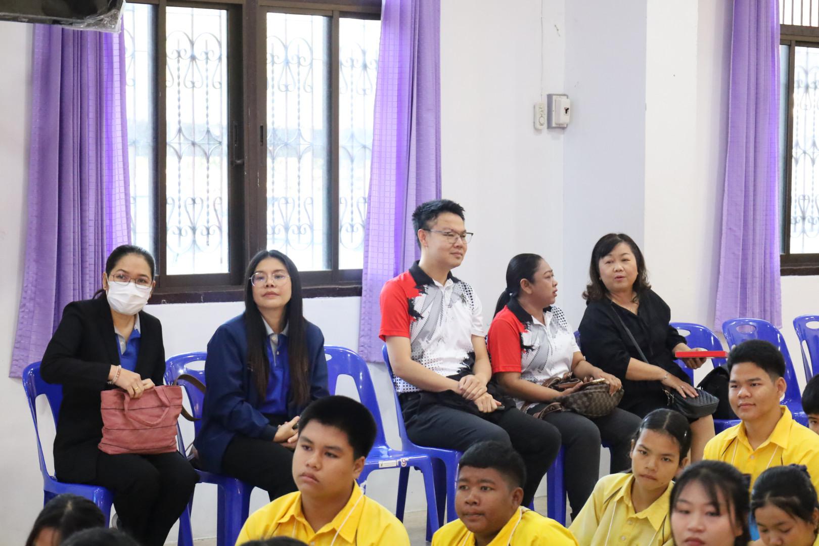 วันที่ 15 มกราคม 2569 นำโดยผศ.ดร.ไตรรงค์ เปลี่ยนแสง ผศ.ดร.ปราณี เลิศแก้ว  ดร.ธิดารัตน์  พรหมมา  และนักศึกษาโปรแกรมวิชาวิทยาศาสตร์ทั่วไป ได้จัดค่ายวิชาการให้กับนักเรียนชั้นมัธยมศึกษาปีที่ 3 โรงเรียนเทศบาลบ้านปากทาง จ.พิจิตร