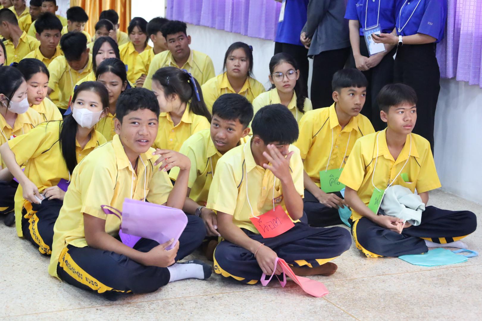 5. วันที่ 15 มกราคม 2569 นำโดยผศ.ดร.ไตรรงค์ เปลี่ยนแสง ผศ.ดร.ปราณี เลิศแก้ว  ดร.ธิดารัตน์  พรหมมา  และนักศึกษาโปรแกรมวิชาวิทยาศาสตร์ทั่วไป ได้จัดค่ายวิชาการให้กับนักเรียนชั้นมัธยมศึกษาปีที่ 3 โรงเรียนเทศบาลบ้านปากทาง จ.พิจิตร