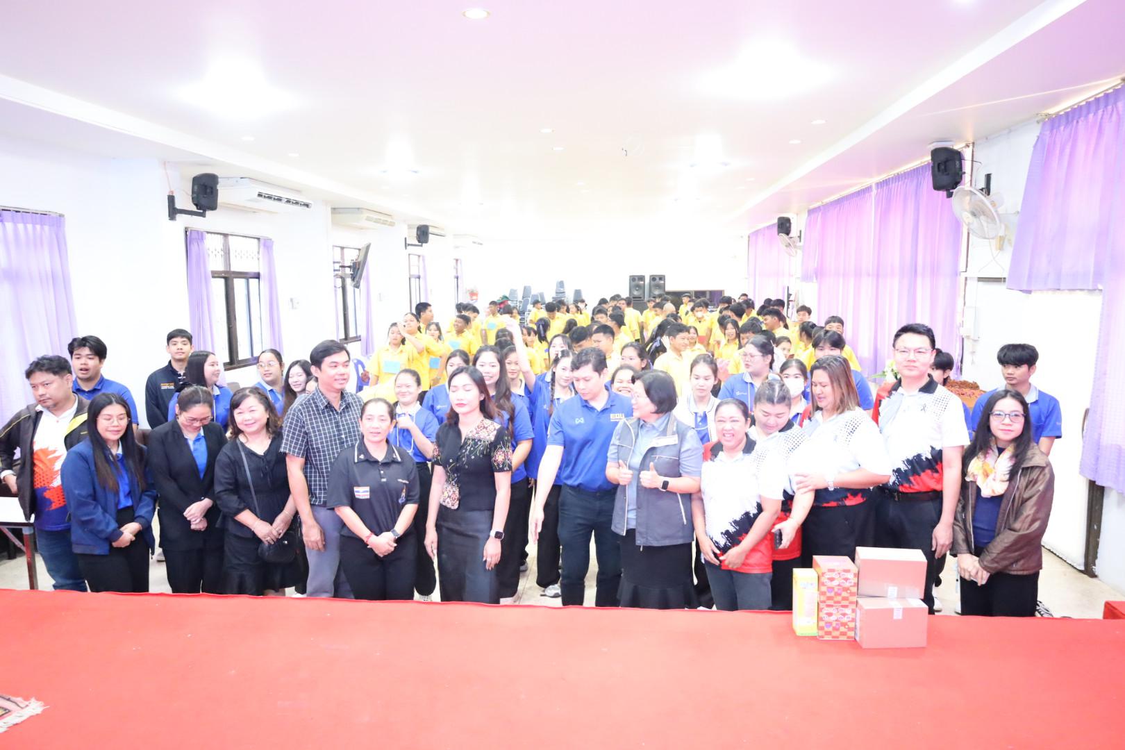 31. วันที่ 15 มกราคม 2569 นำโดยผศ.ดร.ไตรรงค์ เปลี่ยนแสง ผศ.ดร.ปราณี เลิศแก้ว  ดร.ธิดารัตน์  พรหมมา  และนักศึกษาโปรแกรมวิชาวิทยาศาสตร์ทั่วไป ได้จัดค่ายวิชาการให้กับนักเรียนชั้นมัธยมศึกษาปีที่ 3 โรงเรียนเทศบาลบ้านปากทาง จ.พิจิตร