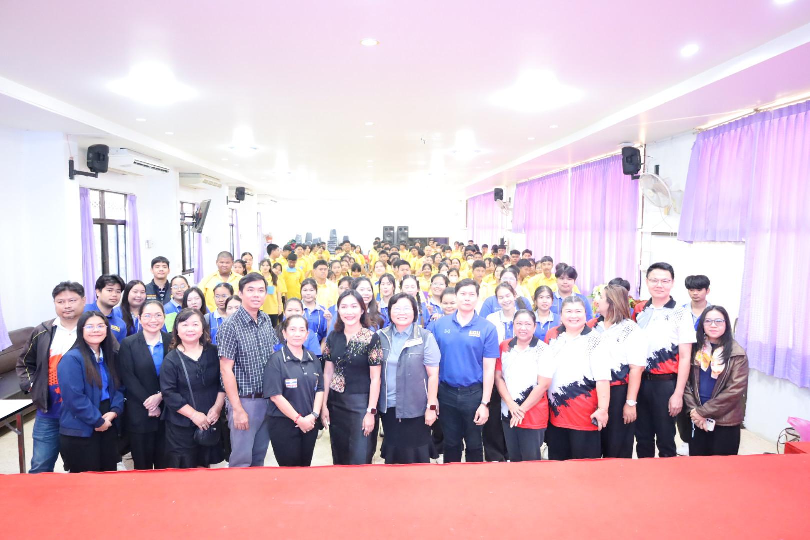 32. วันที่ 15 มกราคม 2569 นำโดยผศ.ดร.ไตรรงค์ เปลี่ยนแสง ผศ.ดร.ปราณี เลิศแก้ว  ดร.ธิดารัตน์  พรหมมา  และนักศึกษาโปรแกรมวิชาวิทยาศาสตร์ทั่วไป ได้จัดค่ายวิชาการให้กับนักเรียนชั้นมัธยมศึกษาปีที่ 3 โรงเรียนเทศบาลบ้านปากทาง จ.พิจิตร