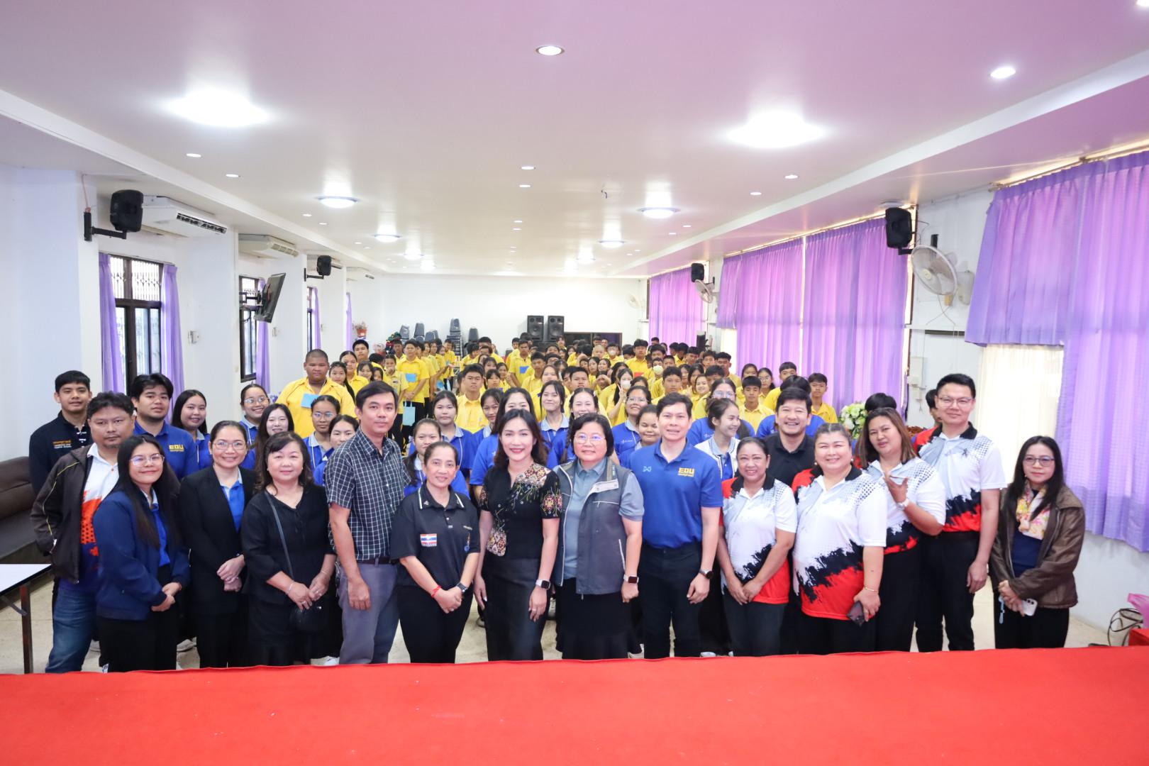 33. วันที่ 15 มกราคม 2569 นำโดยผศ.ดร.ไตรรงค์ เปลี่ยนแสง ผศ.ดร.ปราณี เลิศแก้ว  ดร.ธิดารัตน์  พรหมมา  และนักศึกษาโปรแกรมวิชาวิทยาศาสตร์ทั่วไป ได้จัดค่ายวิชาการให้กับนักเรียนชั้นมัธยมศึกษาปีที่ 3 โรงเรียนเทศบาลบ้านปากทาง จ.พิจิตร