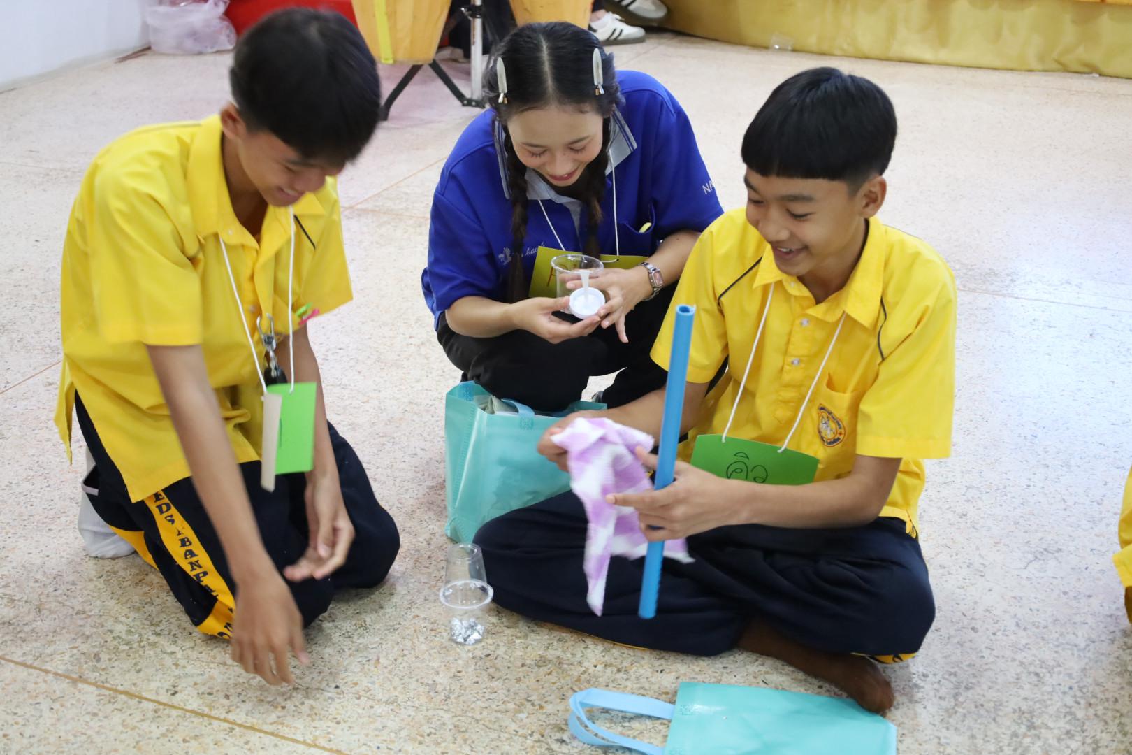 68. วันที่ 15 มกราคม 2569 นำโดยผศ.ดร.ไตรรงค์ เปลี่ยนแสง ผศ.ดร.ปราณี เลิศแก้ว  ดร.ธิดารัตน์  พรหมมา  และนักศึกษาโปรแกรมวิชาวิทยาศาสตร์ทั่วไป ได้จัดค่ายวิชาการให้กับนักเรียนชั้นมัธยมศึกษาปีที่ 3 โรงเรียนเทศบาลบ้านปากทาง จ.พิจิตร