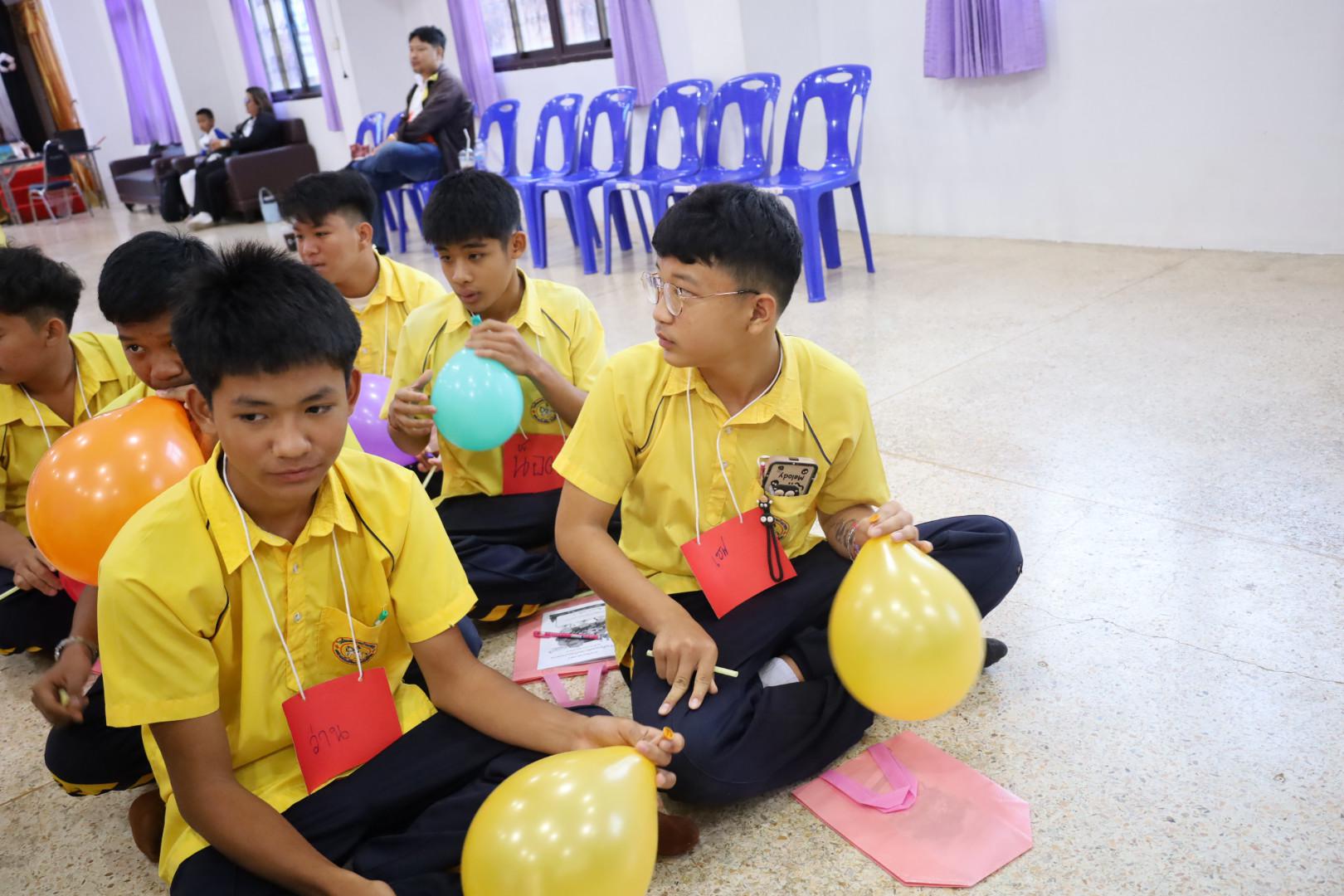 72. วันที่ 15 มกราคม 2569 นำโดยผศ.ดร.ไตรรงค์ เปลี่ยนแสง ผศ.ดร.ปราณี เลิศแก้ว  ดร.ธิดารัตน์  พรหมมา  และนักศึกษาโปรแกรมวิชาวิทยาศาสตร์ทั่วไป ได้จัดค่ายวิชาการให้กับนักเรียนชั้นมัธยมศึกษาปีที่ 3 โรงเรียนเทศบาลบ้านปากทาง จ.พิจิตร