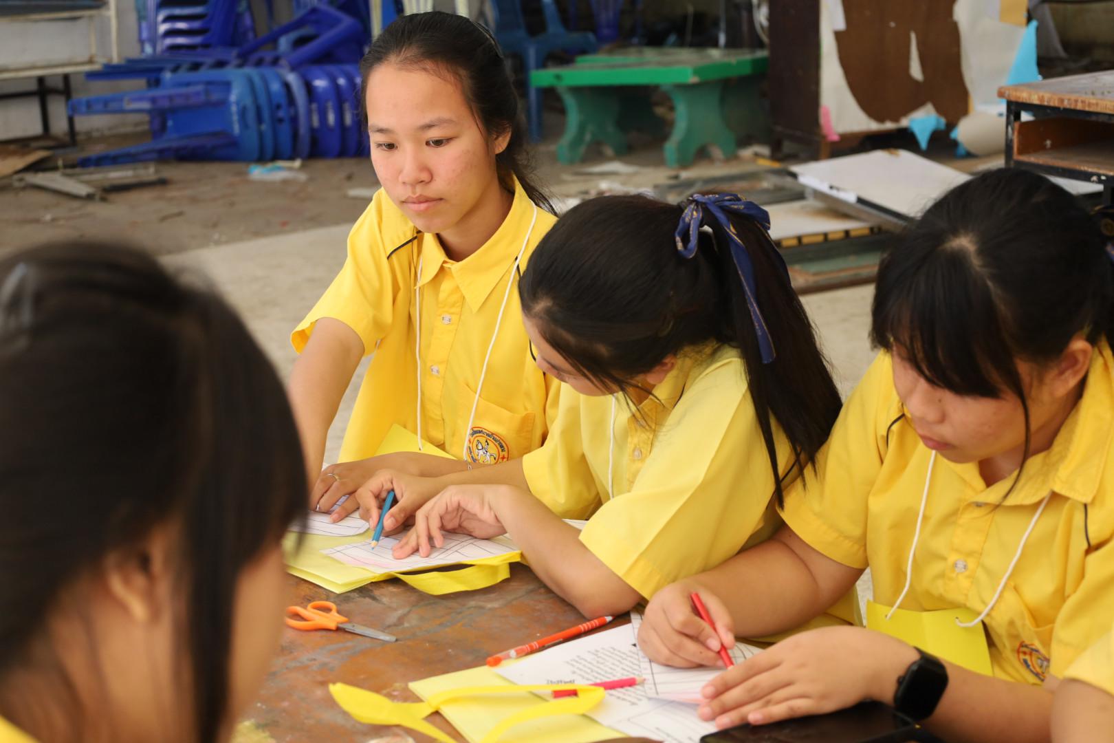 100. วันที่ 15 มกราคม 2569 นำโดยผศ.ดร.ไตรรงค์ เปลี่ยนแสง ผศ.ดร.ปราณี เลิศแก้ว  ดร.ธิดารัตน์  พรหมมา  และนักศึกษาโปรแกรมวิชาวิทยาศาสตร์ทั่วไป ได้จัดค่ายวิชาการให้กับนักเรียนชั้นมัธยมศึกษาปีที่ 3 โรงเรียนเทศบาลบ้านปากทาง จ.พิจิตร