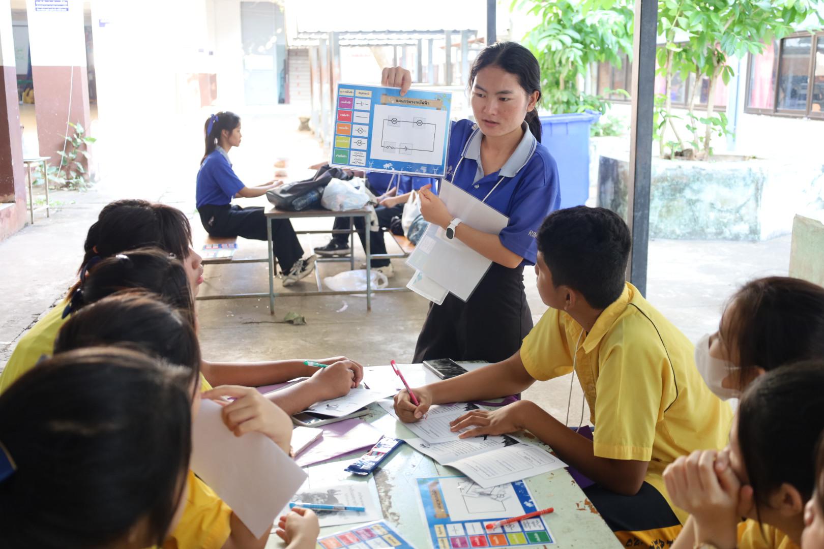 120. วันที่ 15 มกราคม 2569 นำโดยผศ.ดร.ไตรรงค์ เปลี่ยนแสง ผศ.ดร.ปราณี เลิศแก้ว  ดร.ธิดารัตน์  พรหมมา  และนักศึกษาโปรแกรมวิชาวิทยาศาสตร์ทั่วไป ได้จัดค่ายวิชาการให้กับนักเรียนชั้นมัธยมศึกษาปีที่ 3 โรงเรียนเทศบาลบ้านปากทาง จ.พิจิตร