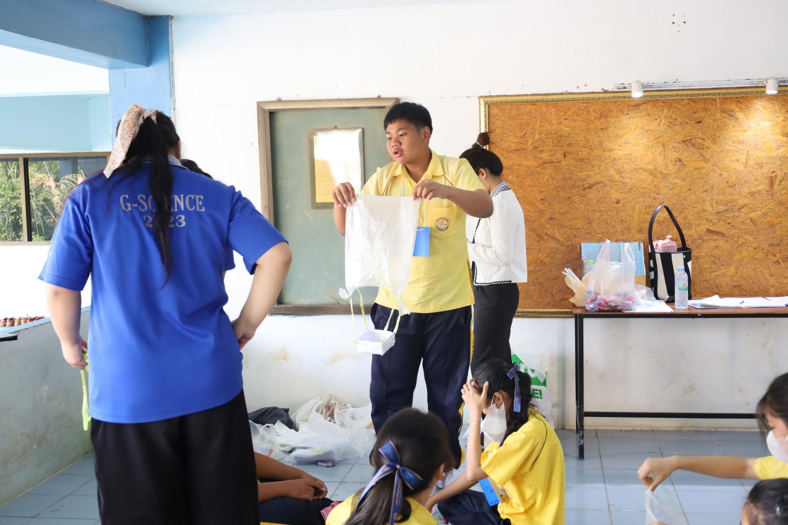 138. วันที่ 15 มกราคม 2569 นำโดยผศ.ดร.ไตรรงค์ เปลี่ยนแสง ผศ.ดร.ปราณี เลิศแก้ว  ดร.ธิดารัตน์  พรหมมา  และนักศึกษาโปรแกรมวิชาวิทยาศาสตร์ทั่วไป ได้จัดค่ายวิชาการให้กับนักเรียนชั้นมัธยมศึกษาปีที่ 3 โรงเรียนเทศบาลบ้านปากทาง จ.พิจิตร