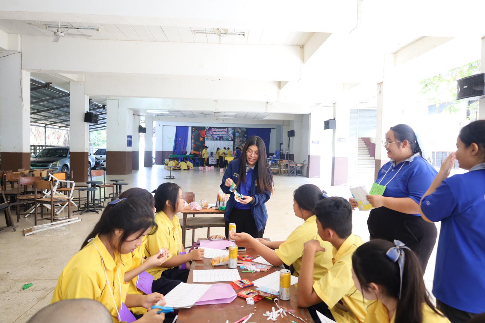 159. วันที่ 15 มกราคม 2569 นำโดยผศ.ดร.ไตรรงค์ เปลี่ยนแสง ผศ.ดร.ปราณี เลิศแก้ว  ดร.ธิดารัตน์  พรหมมา  และนักศึกษาโปรแกรมวิชาวิทยาศาสตร์ทั่วไป ได้จัดค่ายวิชาการให้กับนักเรียนชั้นมัธยมศึกษาปีที่ 3 โรงเรียนเทศบาลบ้านปากทาง จ.พิจิตร