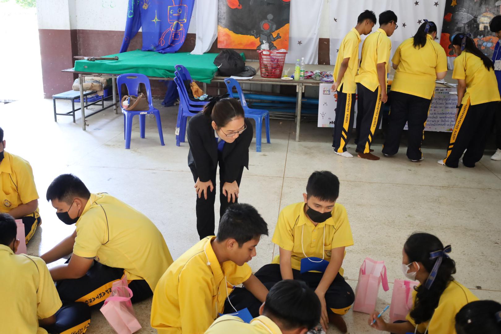 166. วันที่ 15 มกราคม 2569 นำโดยผศ.ดร.ไตรรงค์ เปลี่ยนแสง ผศ.ดร.ปราณี เลิศแก้ว  ดร.ธิดารัตน์  พรหมมา  และนักศึกษาโปรแกรมวิชาวิทยาศาสตร์ทั่วไป ได้จัดค่ายวิชาการให้กับนักเรียนชั้นมัธยมศึกษาปีที่ 3 โรงเรียนเทศบาลบ้านปากทาง จ.พิจิตร