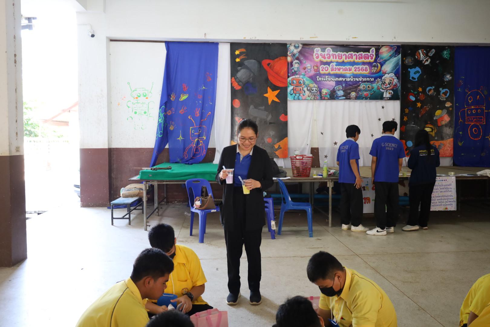 171. วันที่ 15 มกราคม 2569 นำโดยผศ.ดร.ไตรรงค์ เปลี่ยนแสง ผศ.ดร.ปราณี เลิศแก้ว  ดร.ธิดารัตน์  พรหมมา  และนักศึกษาโปรแกรมวิชาวิทยาศาสตร์ทั่วไป ได้จัดค่ายวิชาการให้กับนักเรียนชั้นมัธยมศึกษาปีที่ 3 โรงเรียนเทศบาลบ้านปากทาง จ.พิจิตร