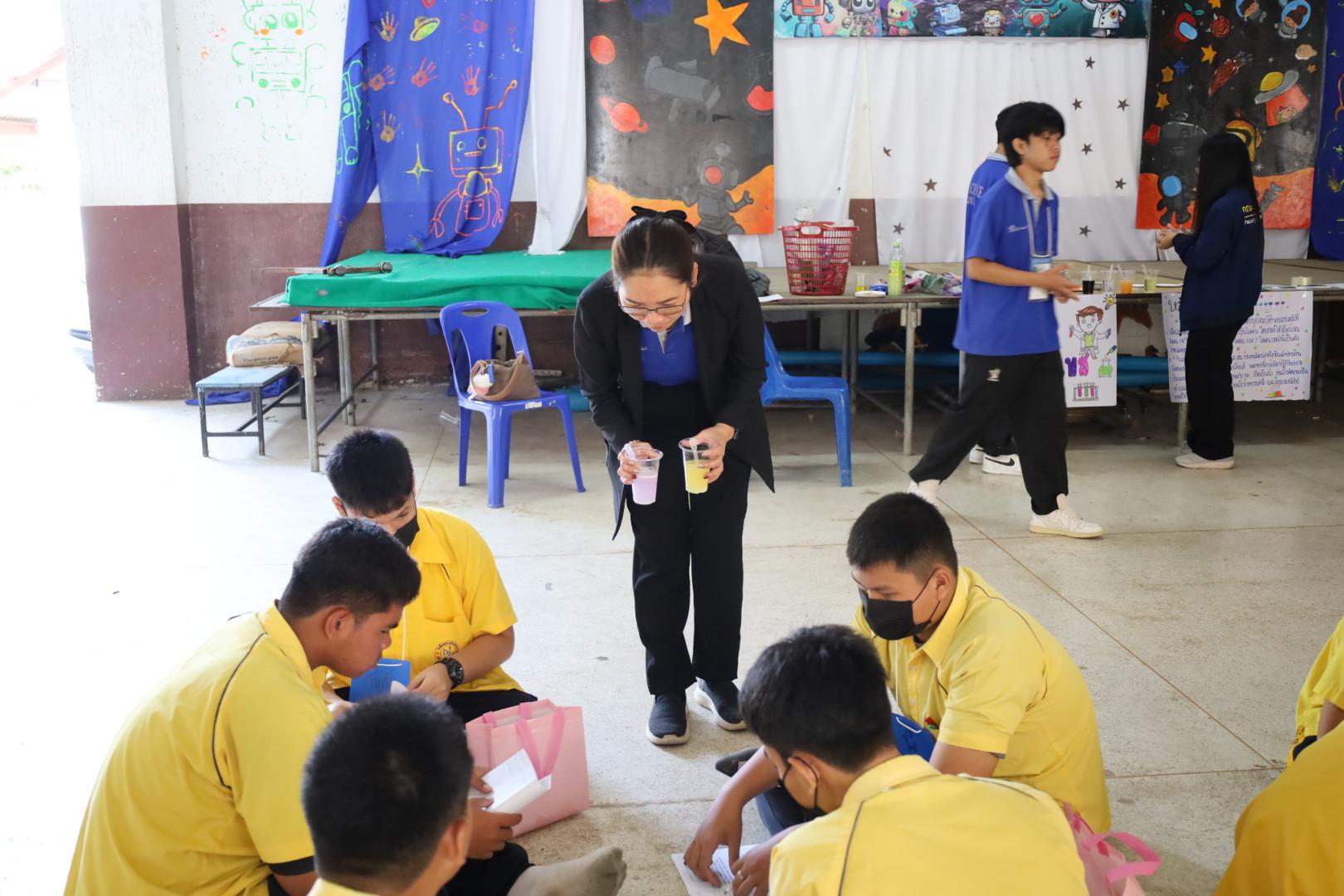 174. วันที่ 15 มกราคม 2569 นำโดยผศ.ดร.ไตรรงค์ เปลี่ยนแสง ผศ.ดร.ปราณี เลิศแก้ว  ดร.ธิดารัตน์  พรหมมา  และนักศึกษาโปรแกรมวิชาวิทยาศาสตร์ทั่วไป ได้จัดค่ายวิชาการให้กับนักเรียนชั้นมัธยมศึกษาปีที่ 3 โรงเรียนเทศบาลบ้านปากทาง จ.พิจิตร