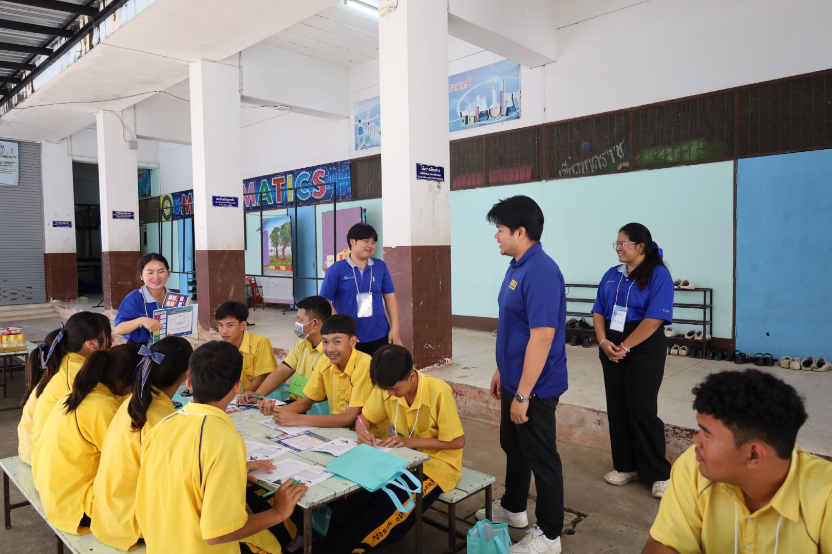 179. วันที่ 15 มกราคม 2569 นำโดยผศ.ดร.ไตรรงค์ เปลี่ยนแสง ผศ.ดร.ปราณี เลิศแก้ว  ดร.ธิดารัตน์  พรหมมา  และนักศึกษาโปรแกรมวิชาวิทยาศาสตร์ทั่วไป ได้จัดค่ายวิชาการให้กับนักเรียนชั้นมัธยมศึกษาปีที่ 3 โรงเรียนเทศบาลบ้านปากทาง จ.พิจิตร