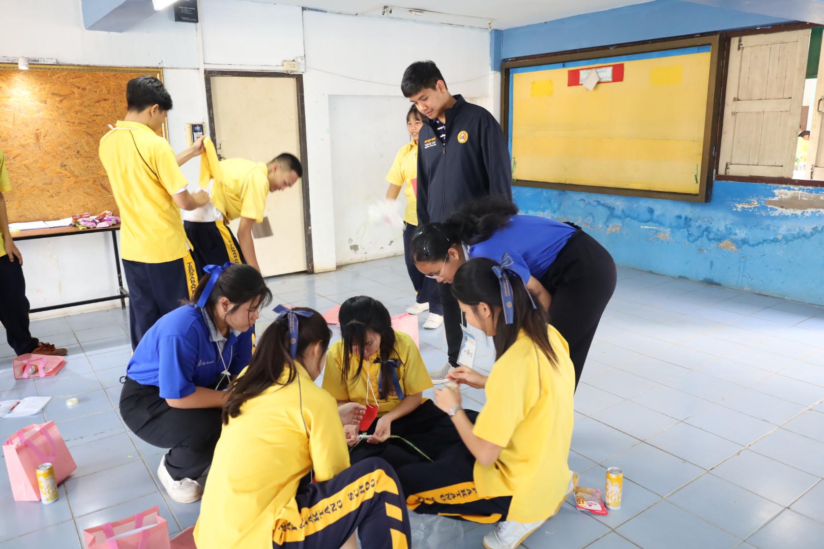 189. วันที่ 15 มกราคม 2569 นำโดยผศ.ดร.ไตรรงค์ เปลี่ยนแสง ผศ.ดร.ปราณี เลิศแก้ว  ดร.ธิดารัตน์  พรหมมา  และนักศึกษาโปรแกรมวิชาวิทยาศาสตร์ทั่วไป ได้จัดค่ายวิชาการให้กับนักเรียนชั้นมัธยมศึกษาปีที่ 3 โรงเรียนเทศบาลบ้านปากทาง จ.พิจิตร