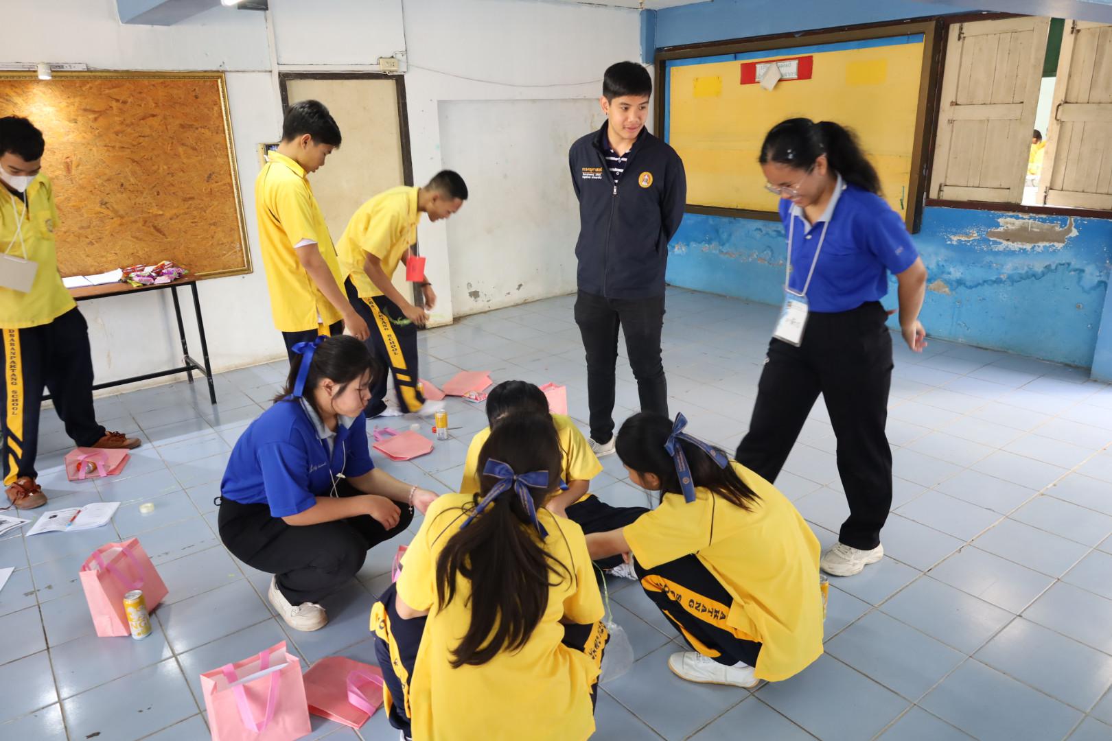 191. วันที่ 15 มกราคม 2569 นำโดยผศ.ดร.ไตรรงค์ เปลี่ยนแสง ผศ.ดร.ปราณี เลิศแก้ว  ดร.ธิดารัตน์  พรหมมา  และนักศึกษาโปรแกรมวิชาวิทยาศาสตร์ทั่วไป ได้จัดค่ายวิชาการให้กับนักเรียนชั้นมัธยมศึกษาปีที่ 3 โรงเรียนเทศบาลบ้านปากทาง จ.พิจิตร