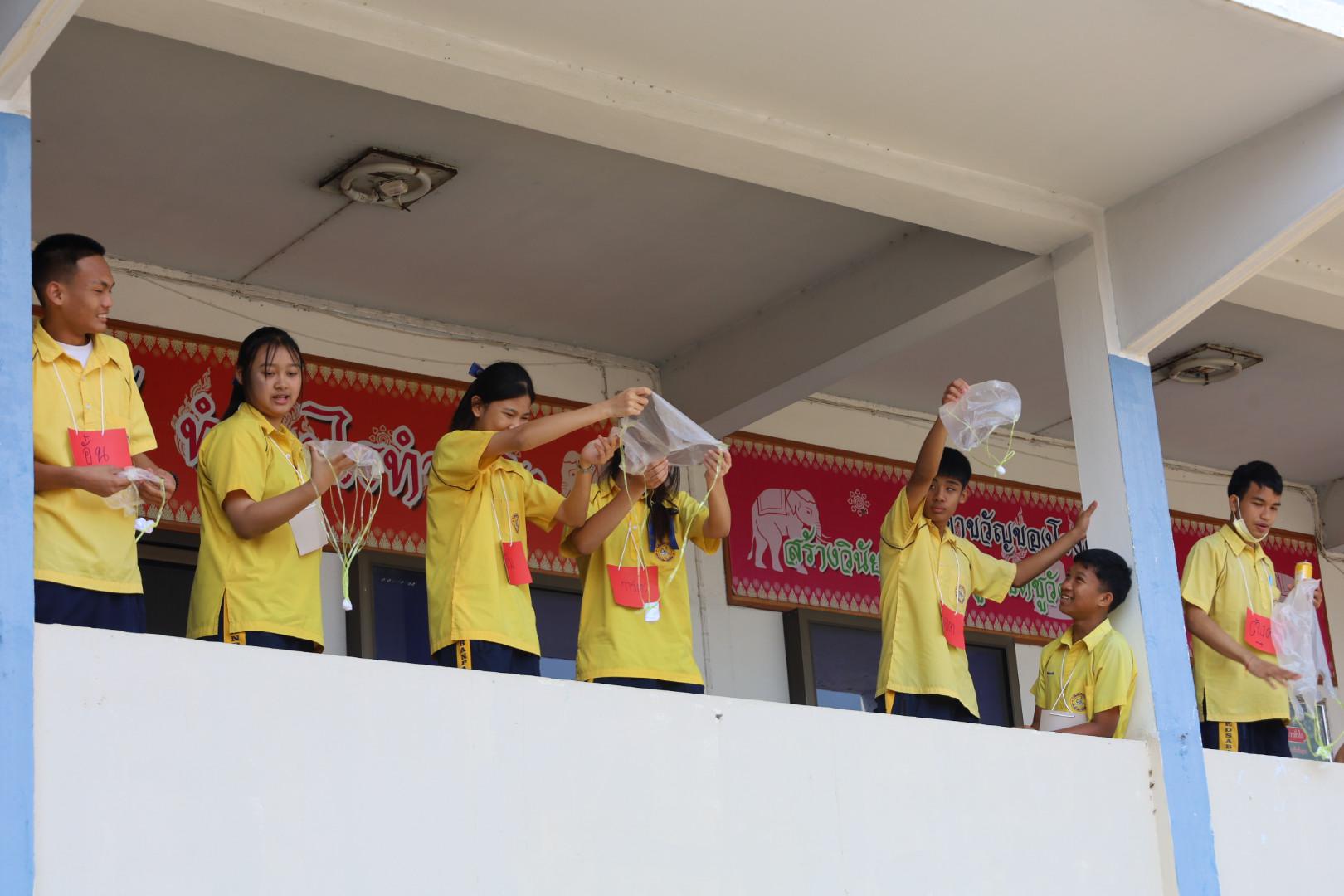 200. วันที่ 15 มกราคม 2569 นำโดยผศ.ดร.ไตรรงค์ เปลี่ยนแสง ผศ.ดร.ปราณี เลิศแก้ว  ดร.ธิดารัตน์  พรหมมา  และนักศึกษาโปรแกรมวิชาวิทยาศาสตร์ทั่วไป ได้จัดค่ายวิชาการให้กับนักเรียนชั้นมัธยมศึกษาปีที่ 3 โรงเรียนเทศบาลบ้านปากทาง จ.พิจิตร