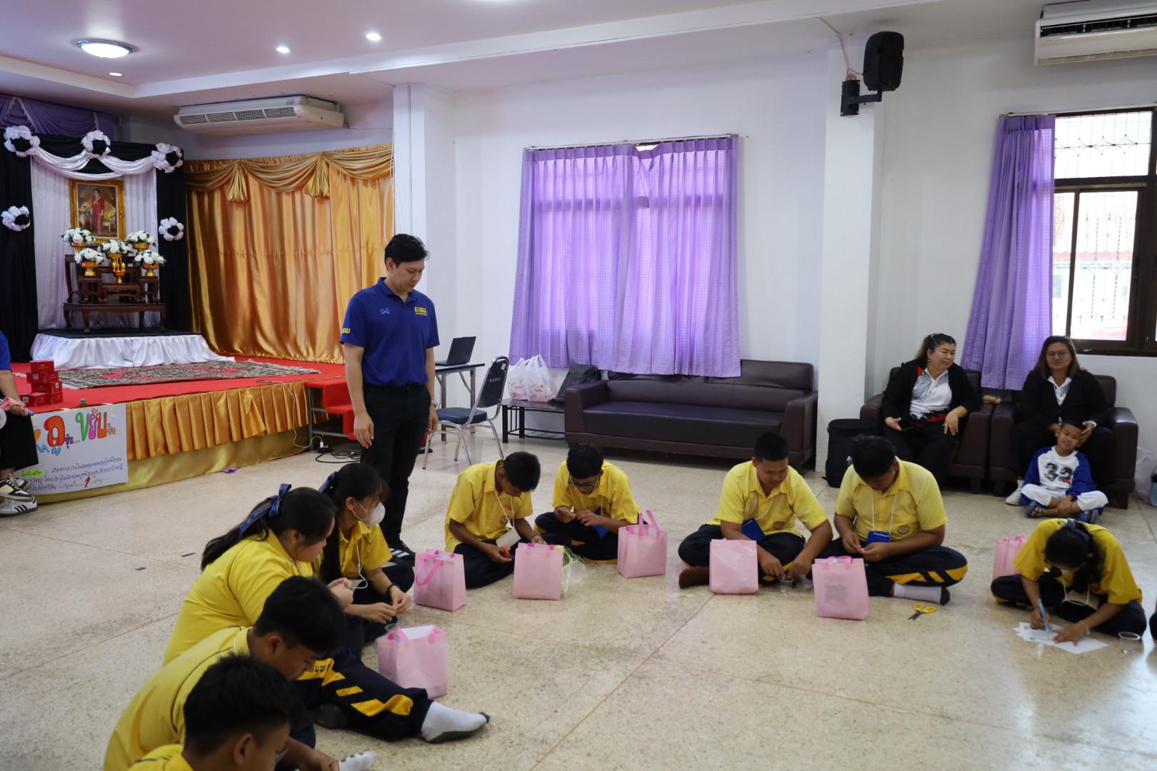 208. วันที่ 15 มกราคม 2569 นำโดยผศ.ดร.ไตรรงค์ เปลี่ยนแสง ผศ.ดร.ปราณี เลิศแก้ว  ดร.ธิดารัตน์  พรหมมา  และนักศึกษาโปรแกรมวิชาวิทยาศาสตร์ทั่วไป ได้จัดค่ายวิชาการให้กับนักเรียนชั้นมัธยมศึกษาปีที่ 3 โรงเรียนเทศบาลบ้านปากทาง จ.พิจิตร