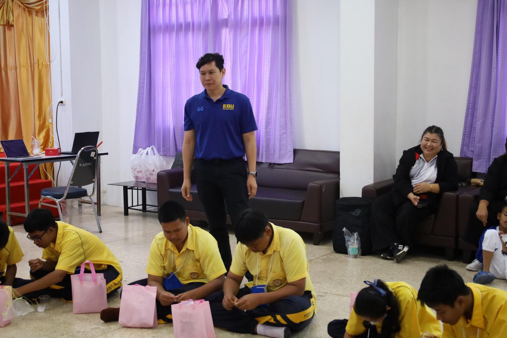 211. วันที่ 15 มกราคม 2569 นำโดยผศ.ดร.ไตรรงค์ เปลี่ยนแสง ผศ.ดร.ปราณี เลิศแก้ว  ดร.ธิดารัตน์  พรหมมา  และนักศึกษาโปรแกรมวิชาวิทยาศาสตร์ทั่วไป ได้จัดค่ายวิชาการให้กับนักเรียนชั้นมัธยมศึกษาปีที่ 3 โรงเรียนเทศบาลบ้านปากทาง จ.พิจิตร