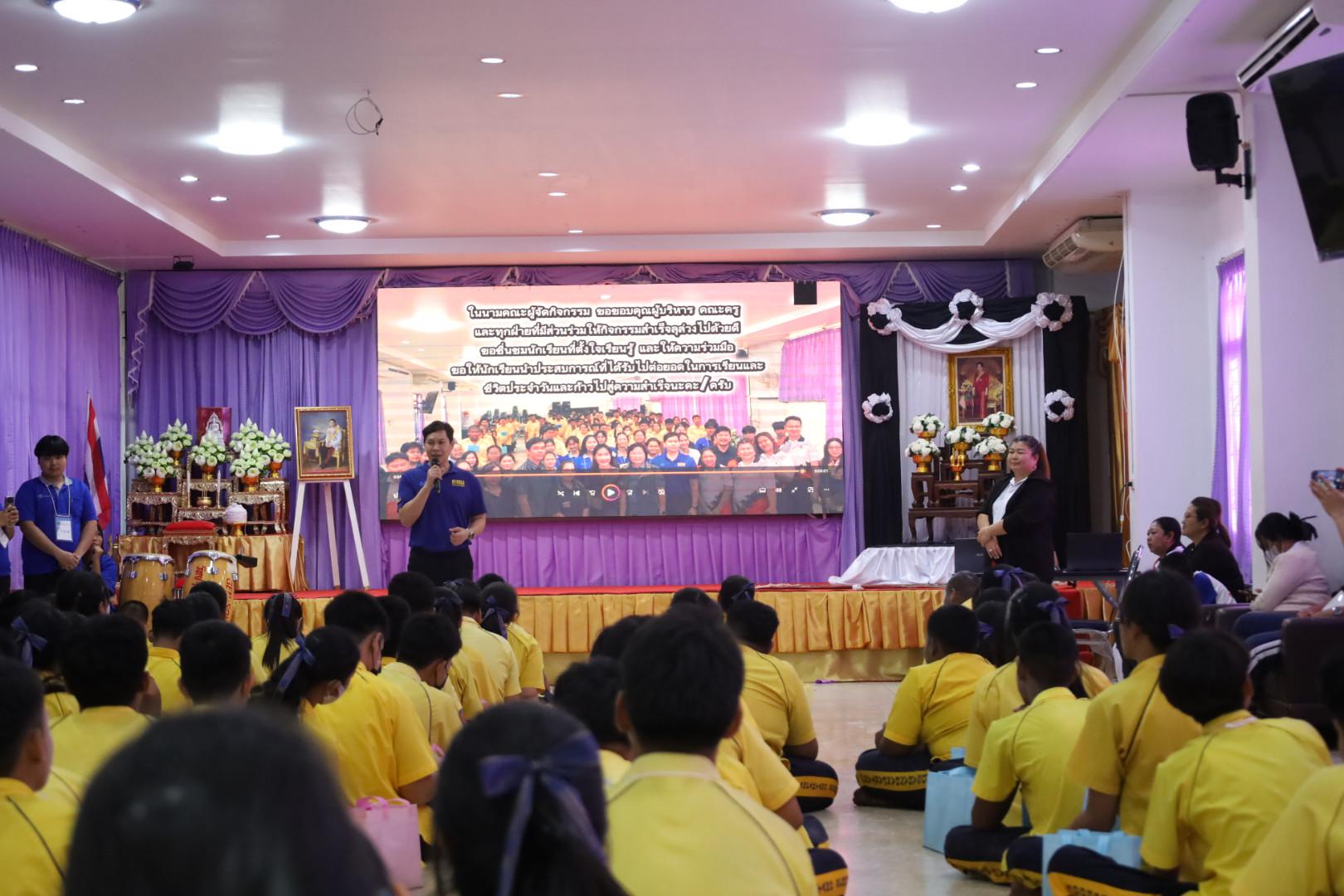 259. วันที่ 15 มกราคม 2569 นำโดยผศ.ดร.ไตรรงค์ เปลี่ยนแสง ผศ.ดร.ปราณี เลิศแก้ว  ดร.ธิดารัตน์  พรหมมา  และนักศึกษาโปรแกรมวิชาวิทยาศาสตร์ทั่วไป ได้จัดค่ายวิชาการให้กับนักเรียนชั้นมัธยมศึกษาปีที่ 3 โรงเรียนเทศบาลบ้านปากทาง จ.พิจิตร