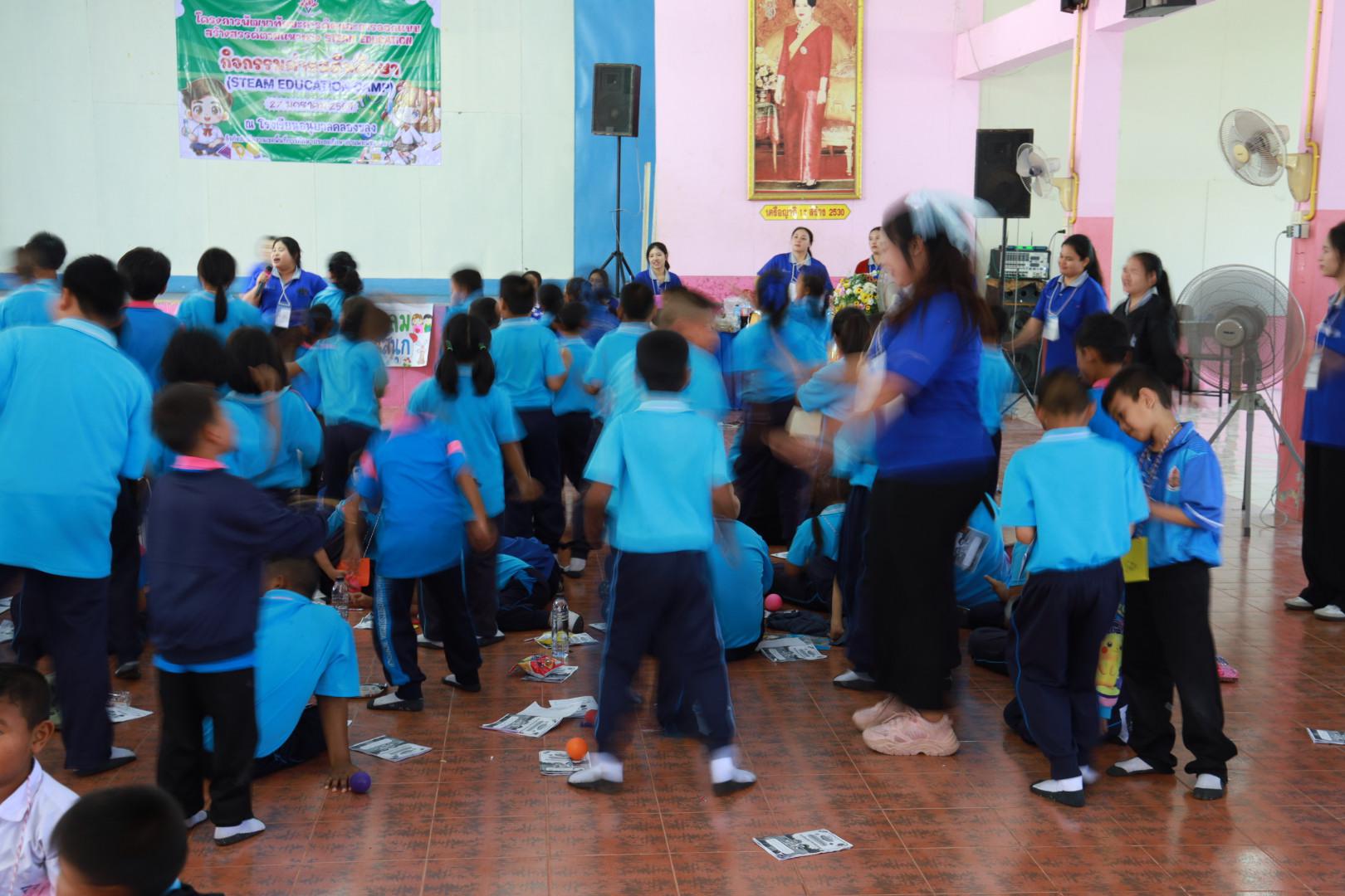 258. วันที่ 27 มกราคม 2569 โปรแกรมวิชาวิทยาศาสตร์ทั่วไป ได้จัดค่ายสเต็มศึกษาให้กับนักเรียนชั้นประถมศึกษาปีที่1-6 ณ โรงเรียนอนุบาลคลองขลุง จ.กำแพงเพชร