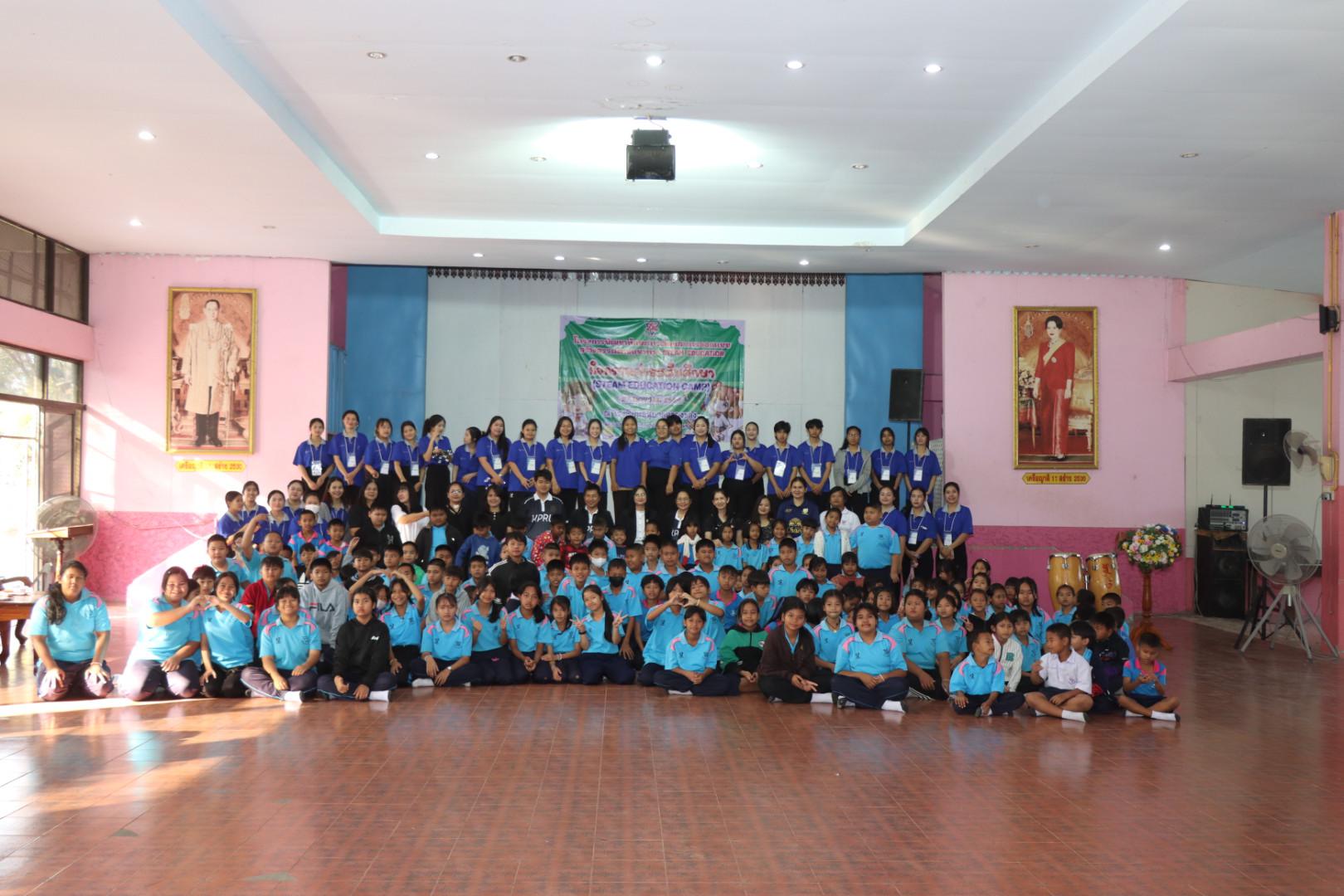 422. วันที่ 27 มกราคม 2569 โปรแกรมวิชาวิทยาศาสตร์ทั่วไป ได้จัดค่ายสเต็มศึกษาให้กับนักเรียนชั้นประถมศึกษาปีที่1-6 ณ โรงเรียนอนุบาลคลองขลุง จ.กำแพงเพชร